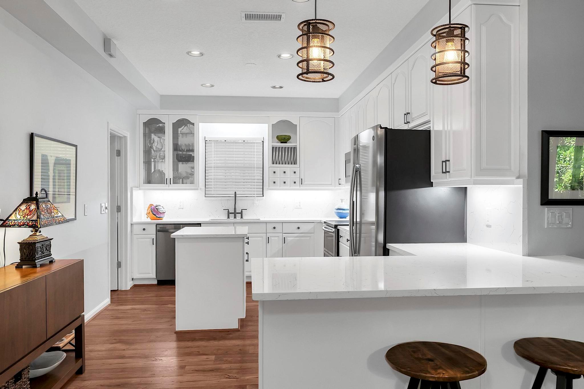 419 N Lakeside Drive