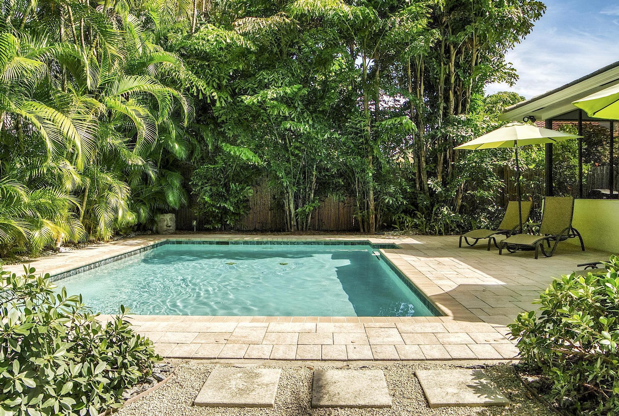 419 N Lakeside Drive