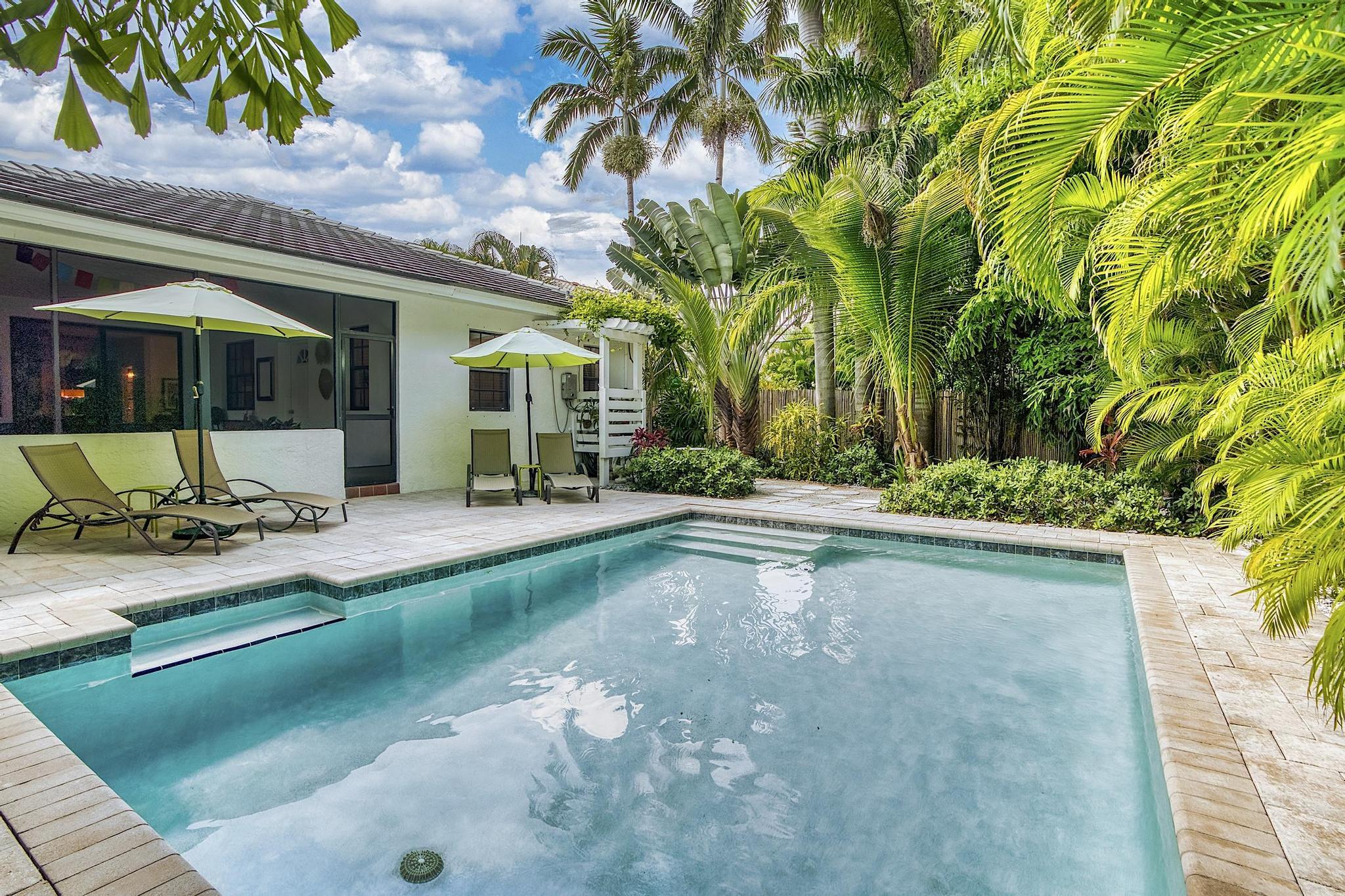 419 N Lakeside Drive