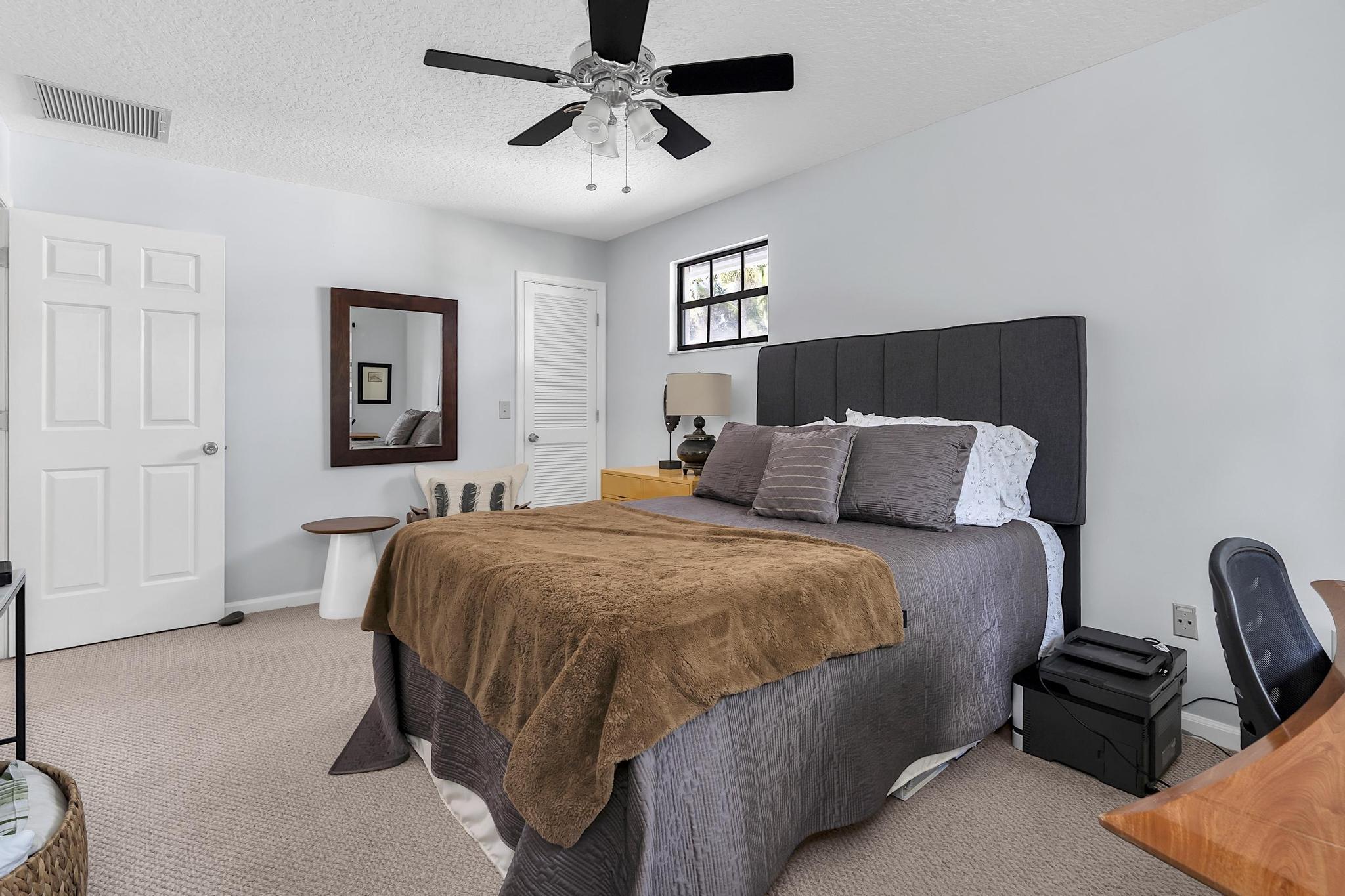 419 N Lakeside Drive