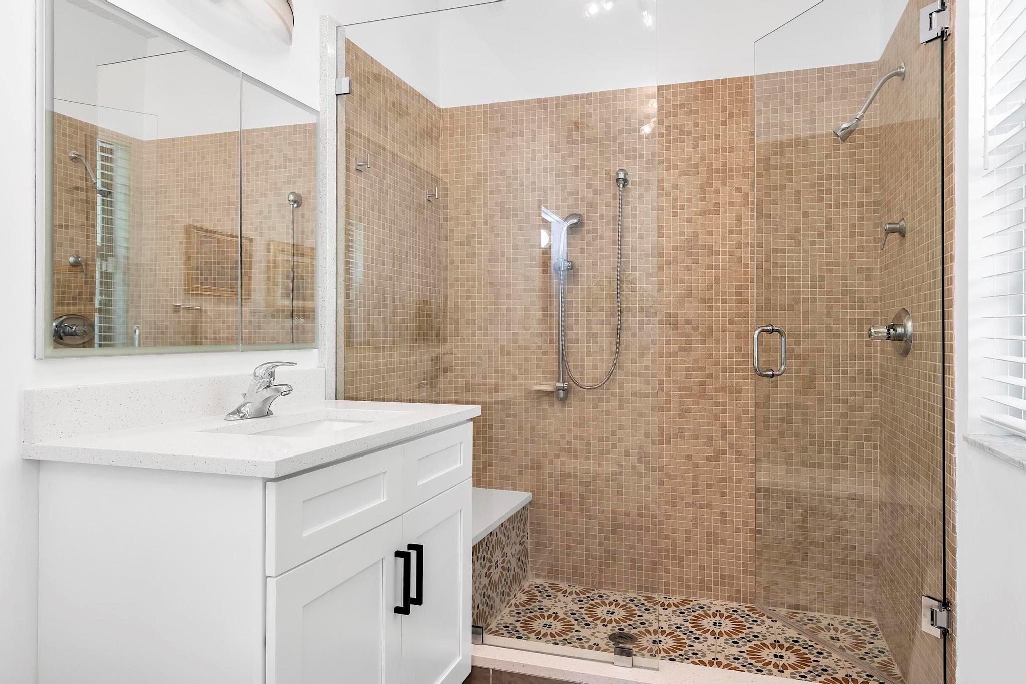 419 N Lakeside Drive