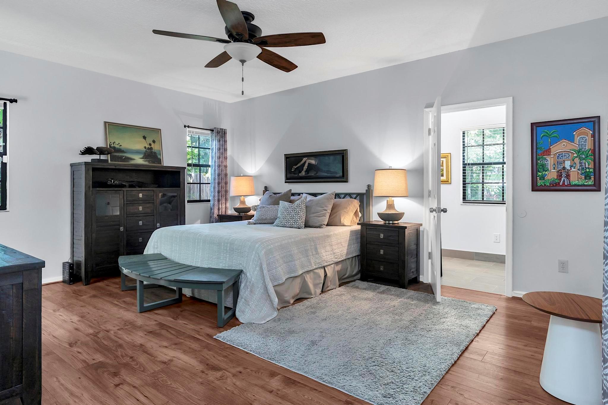 419 N Lakeside Drive