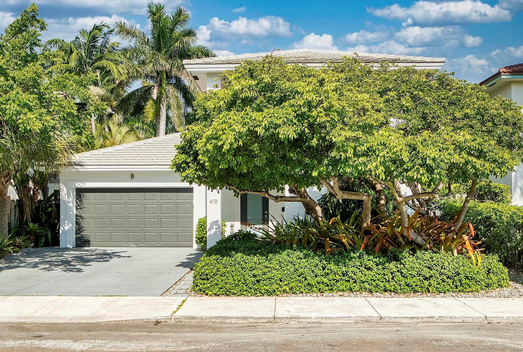 419 N Lakeside Drive