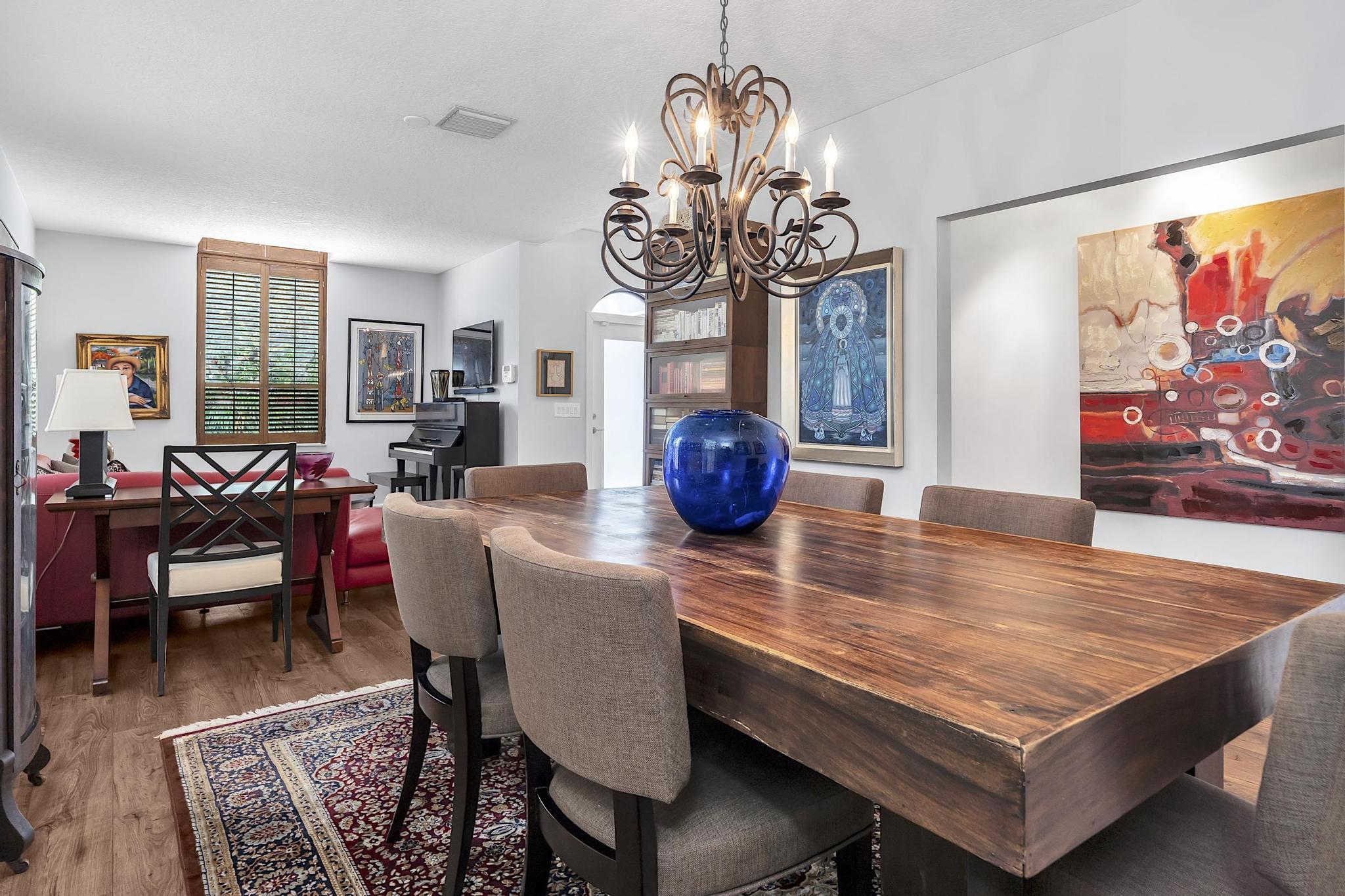 419 N Lakeside Drive