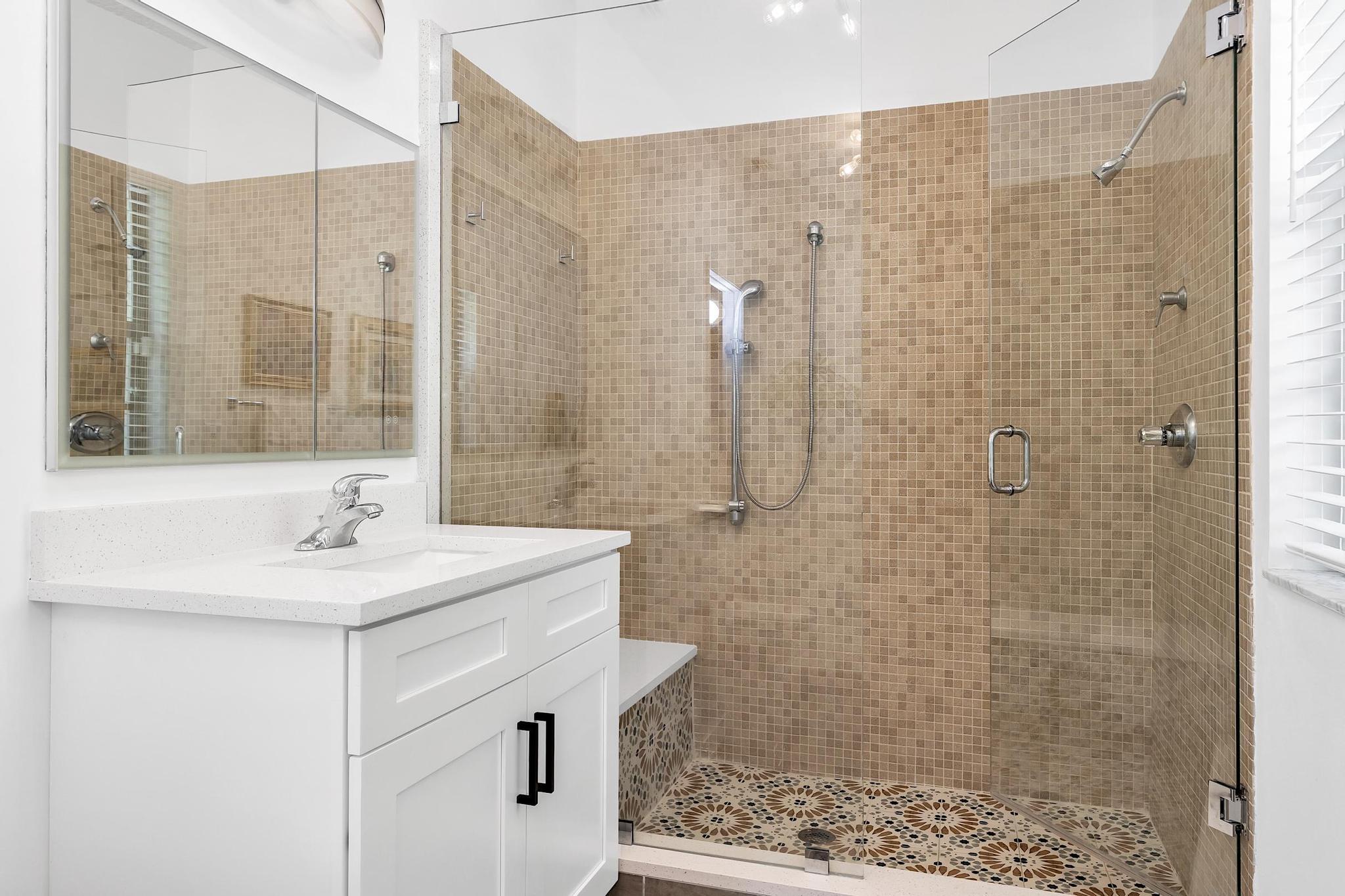 419 N Lakeside Drive