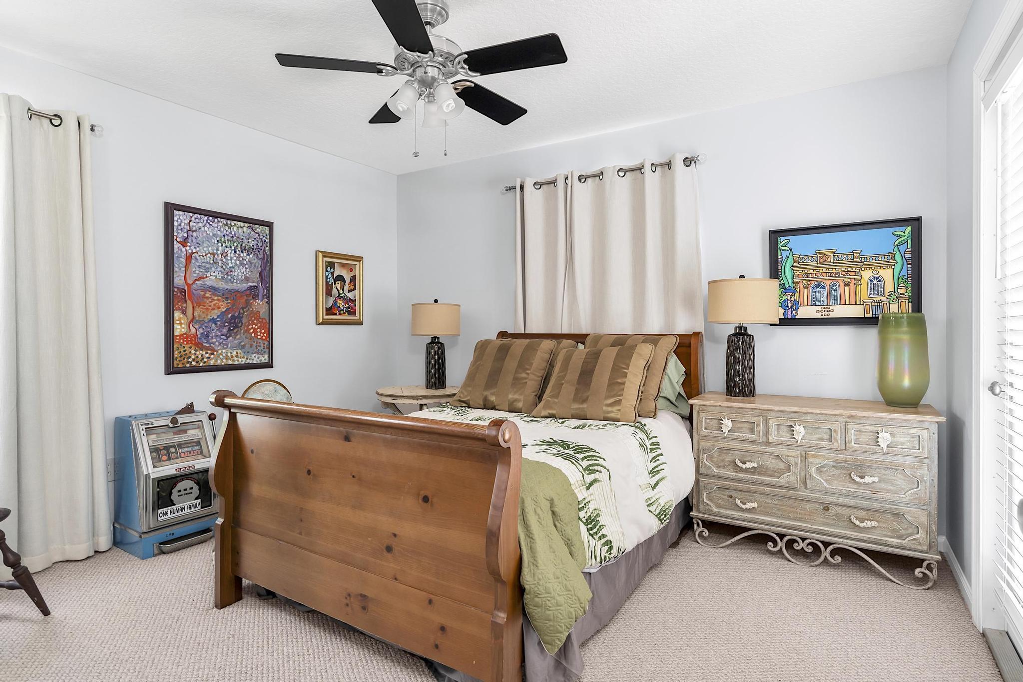 419 N Lakeside Drive