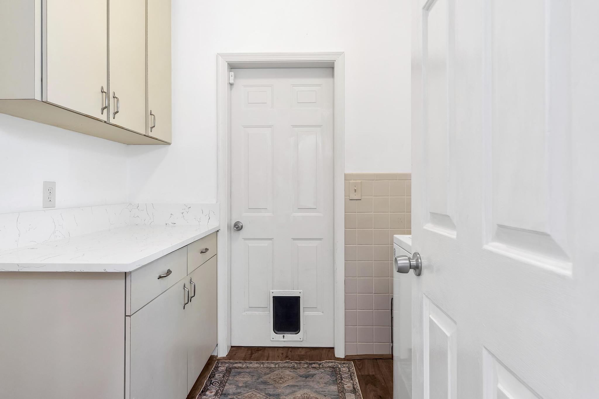 419 N Lakeside Drive