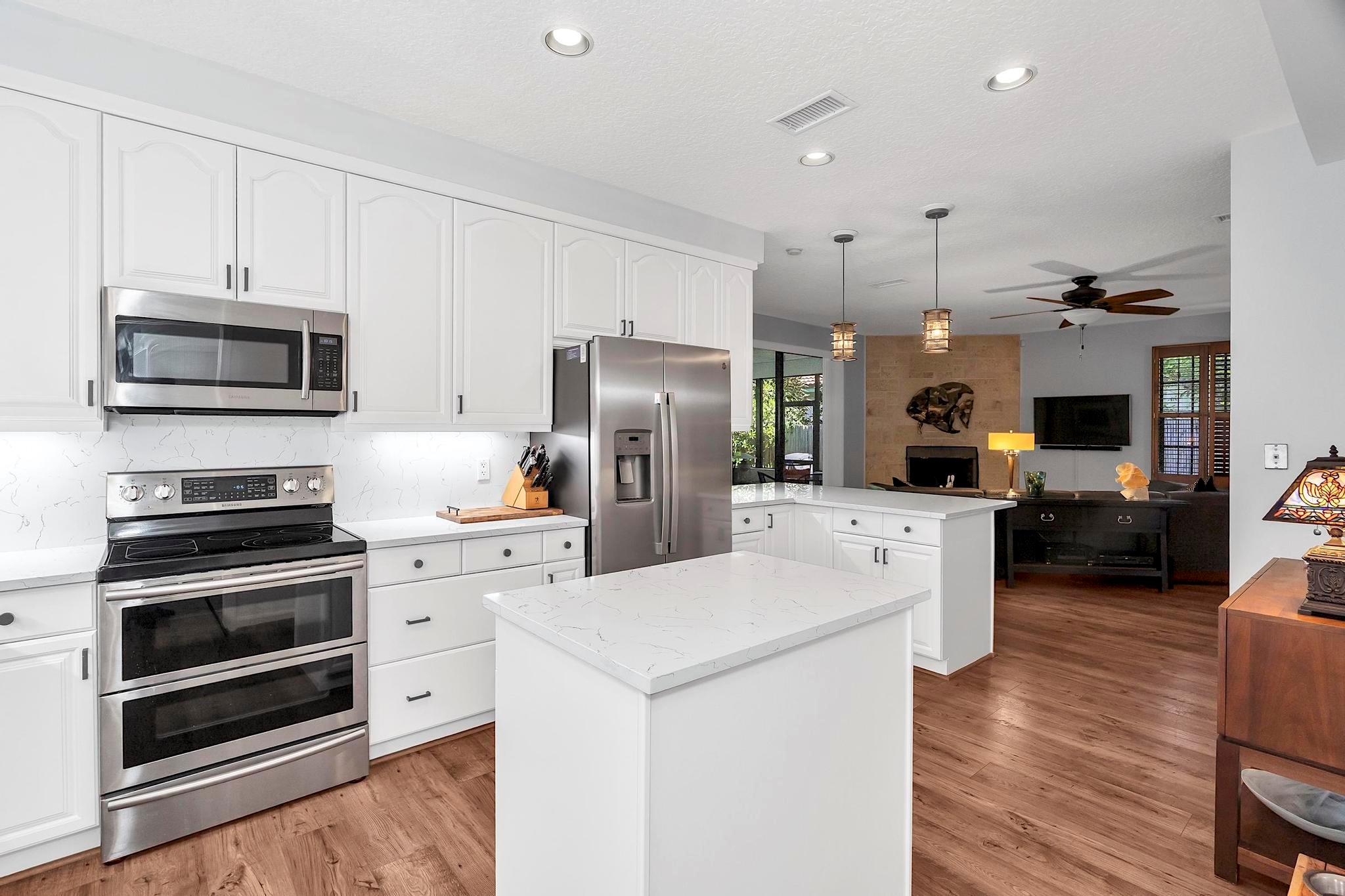 419 N Lakeside Drive