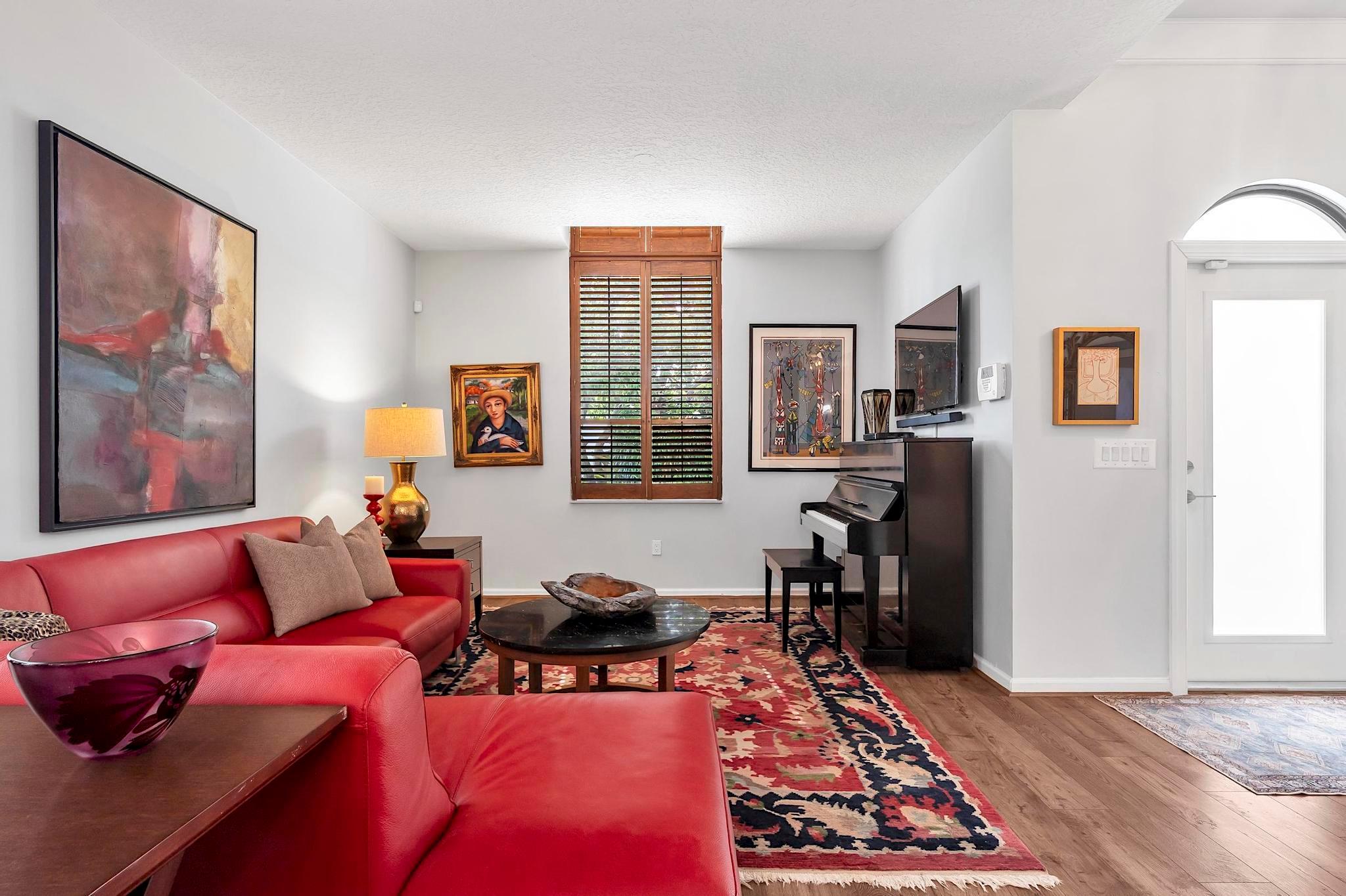 419 N Lakeside Drive