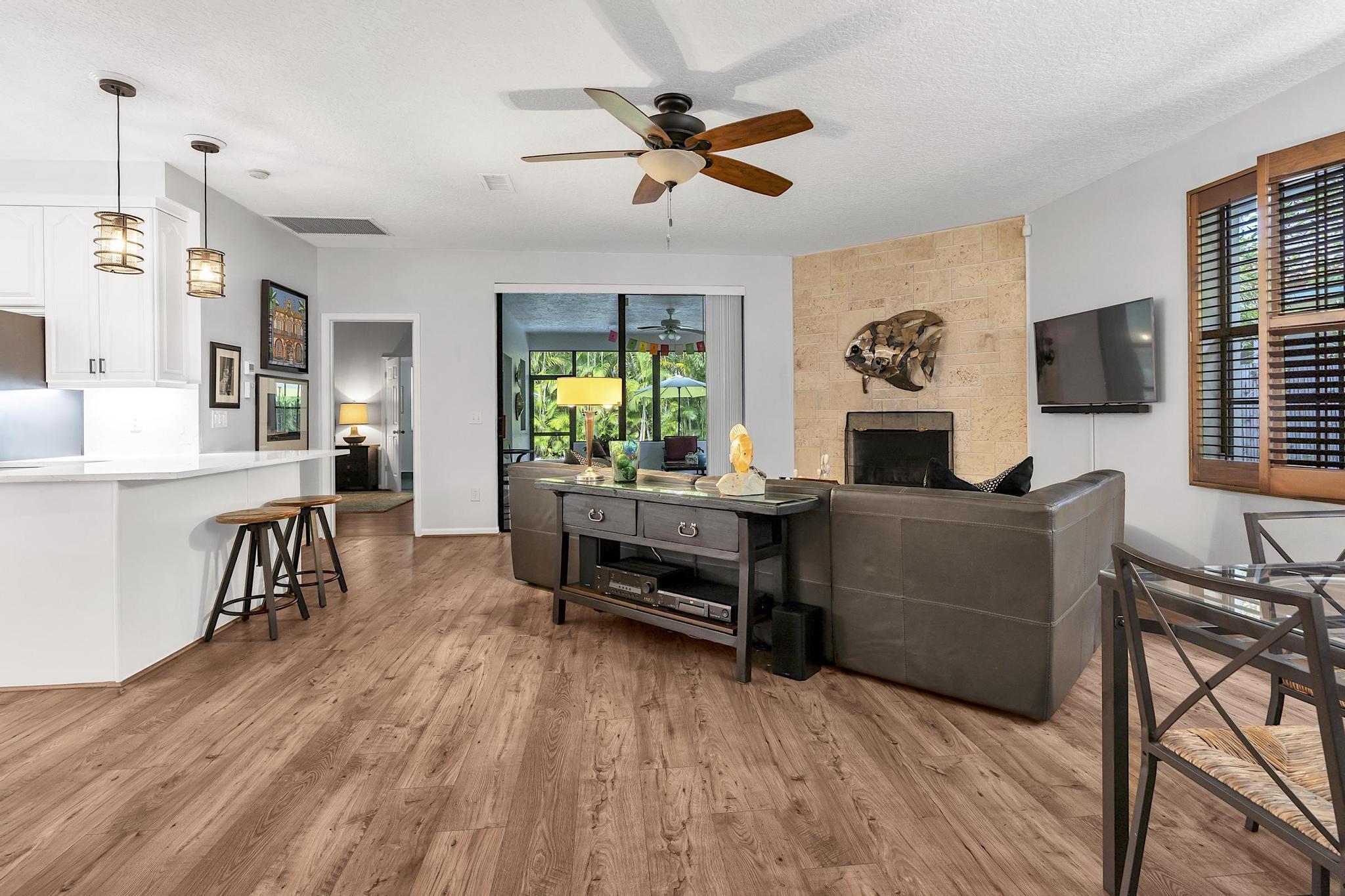 419 N Lakeside Drive