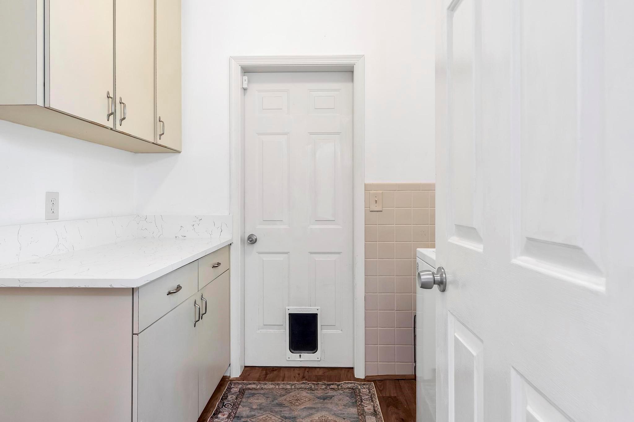 419 N Lakeside Drive