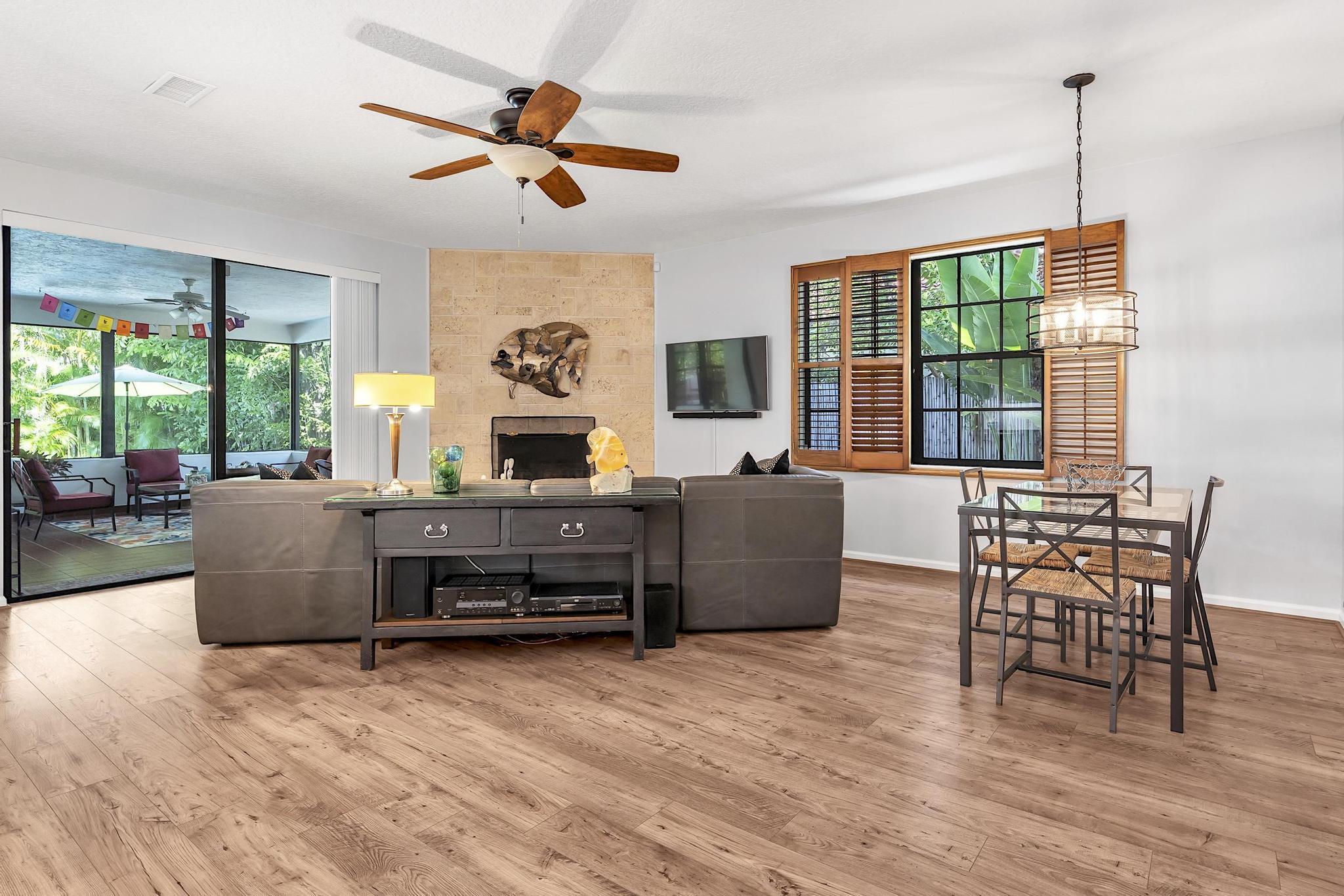 419 N Lakeside Drive