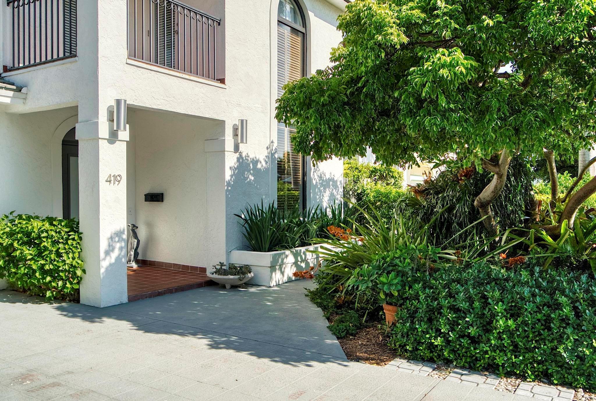 419 N Lakeside Drive