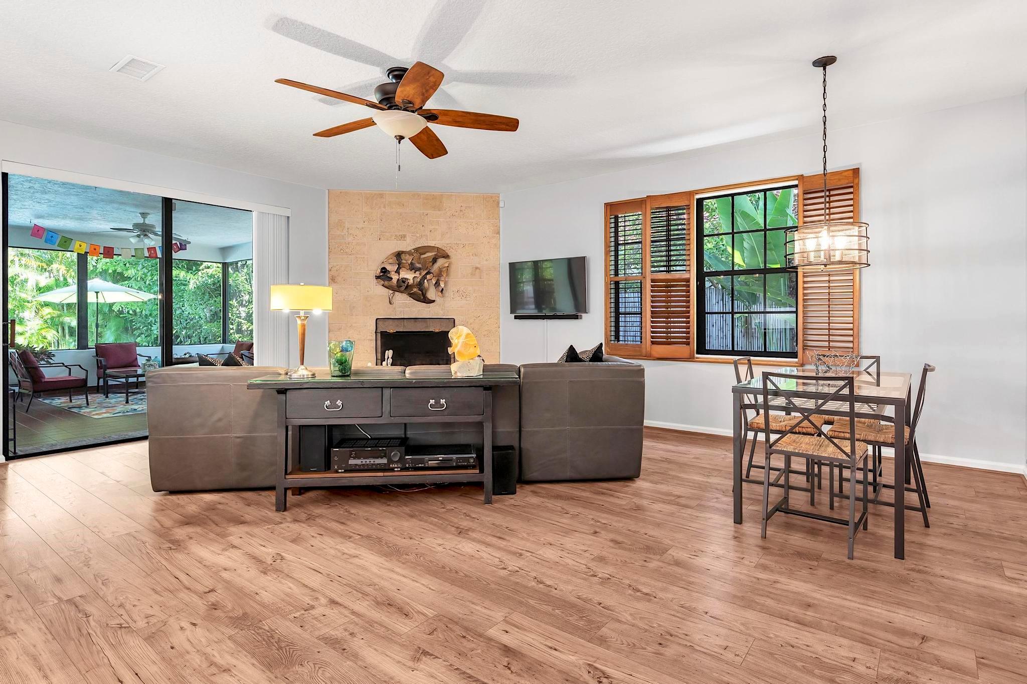 419 N Lakeside Drive