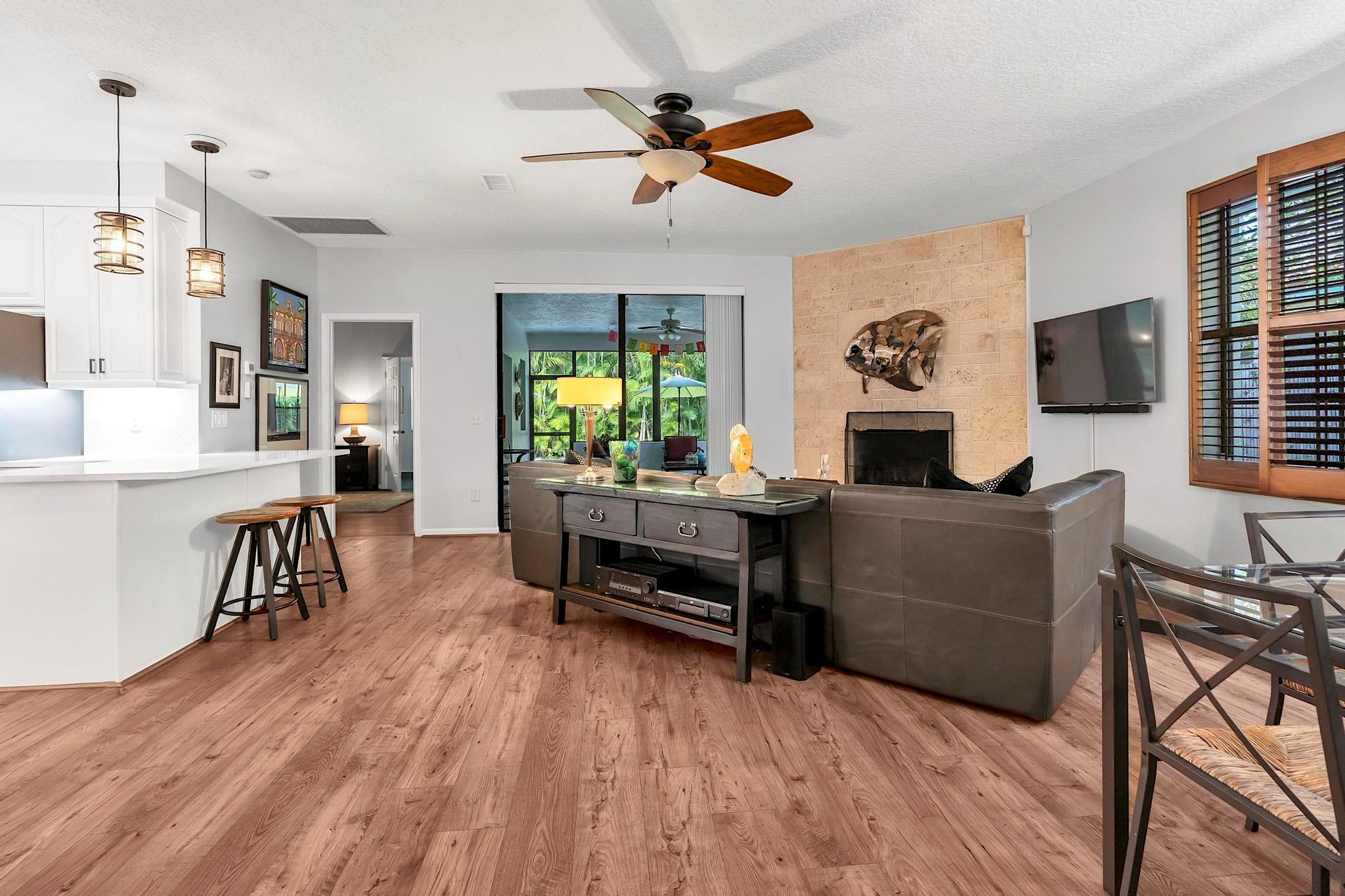 419 N Lakeside Drive