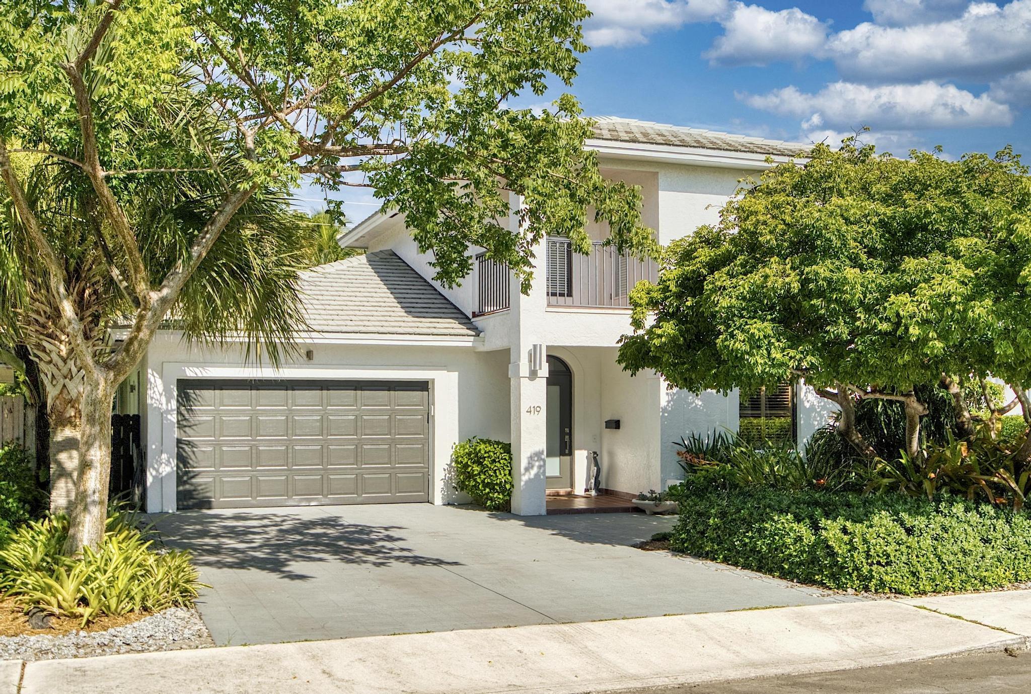 419 N Lakeside Drive