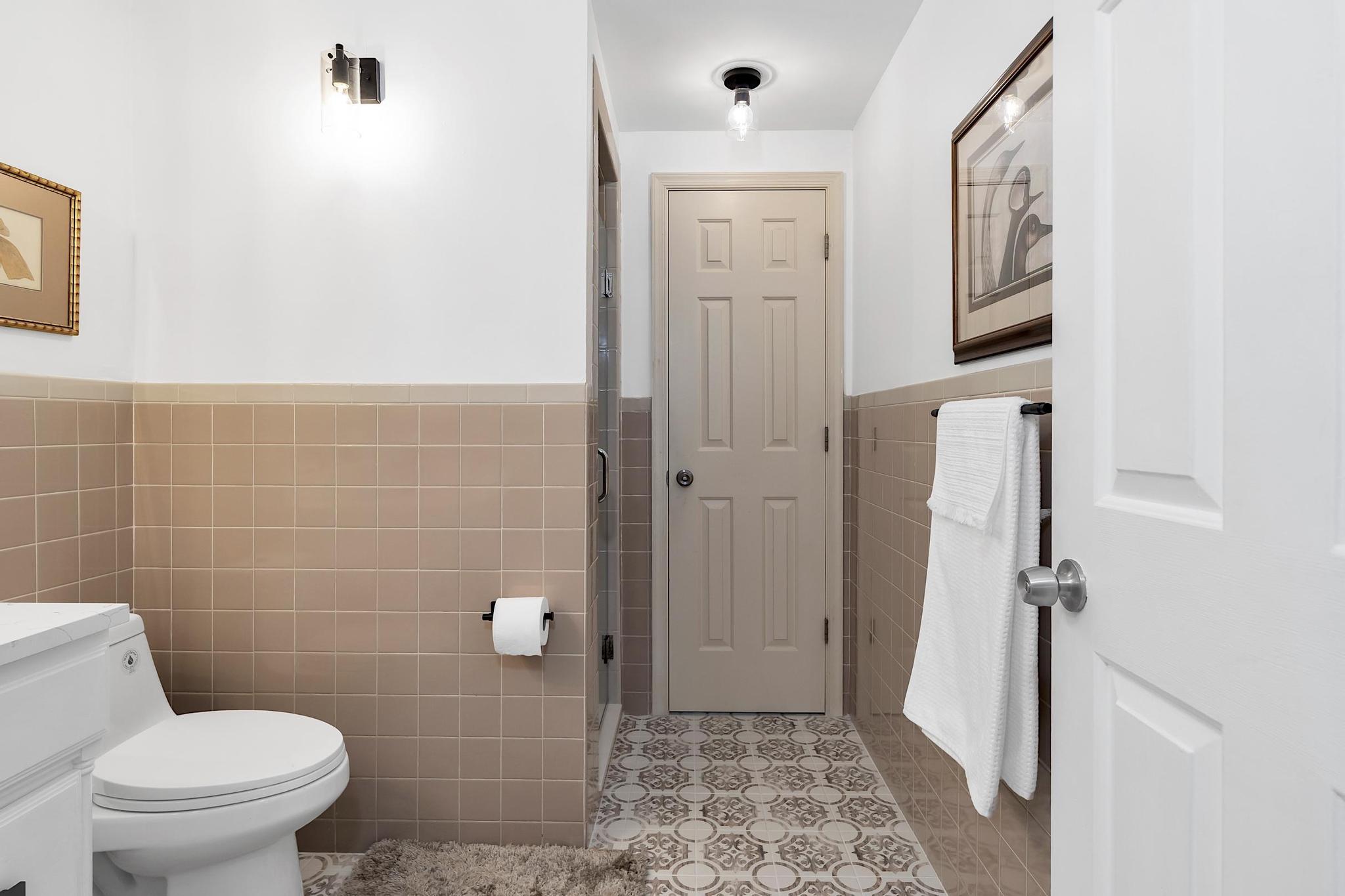 419 N Lakeside Drive