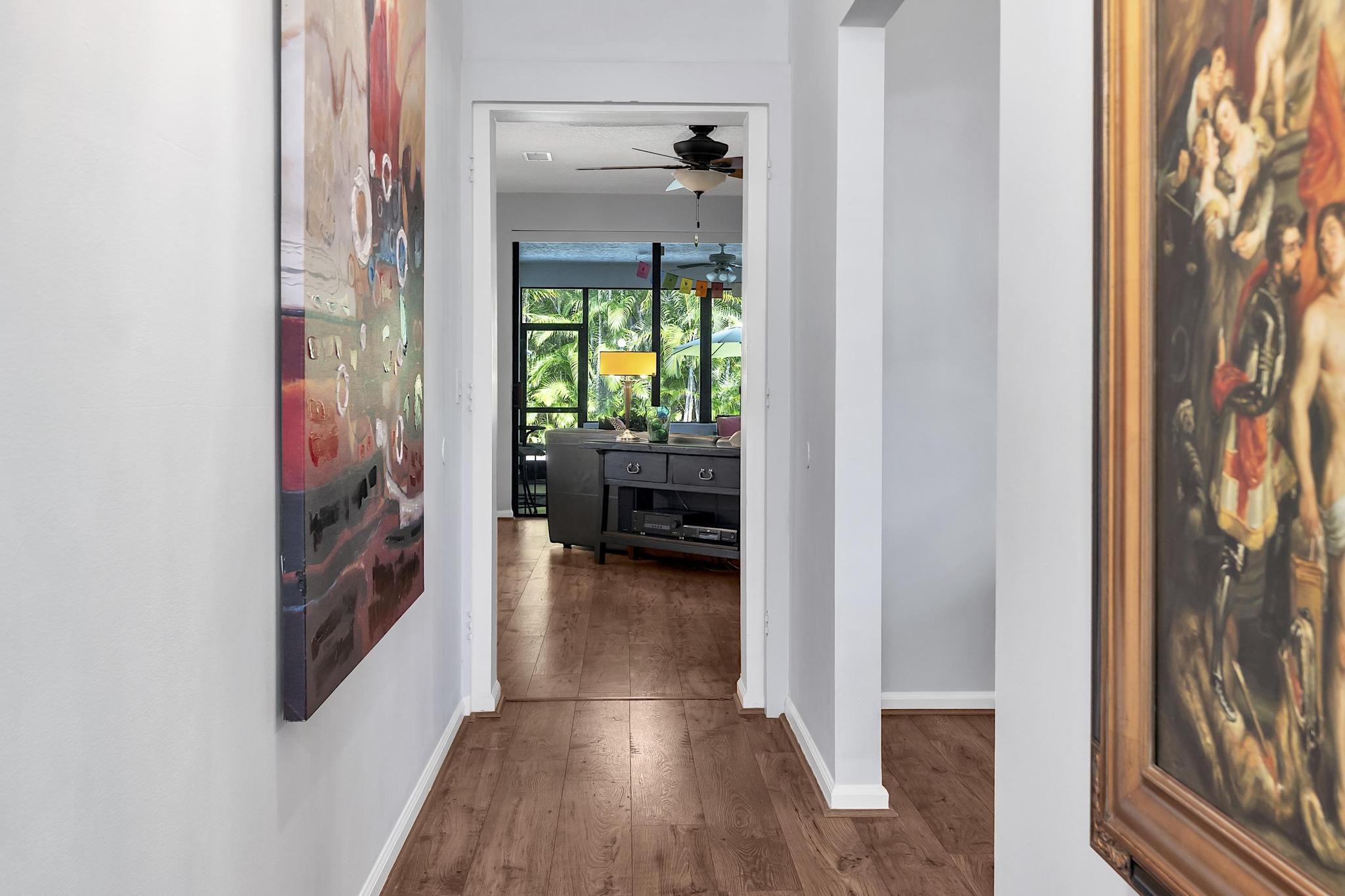 419 N Lakeside Drive