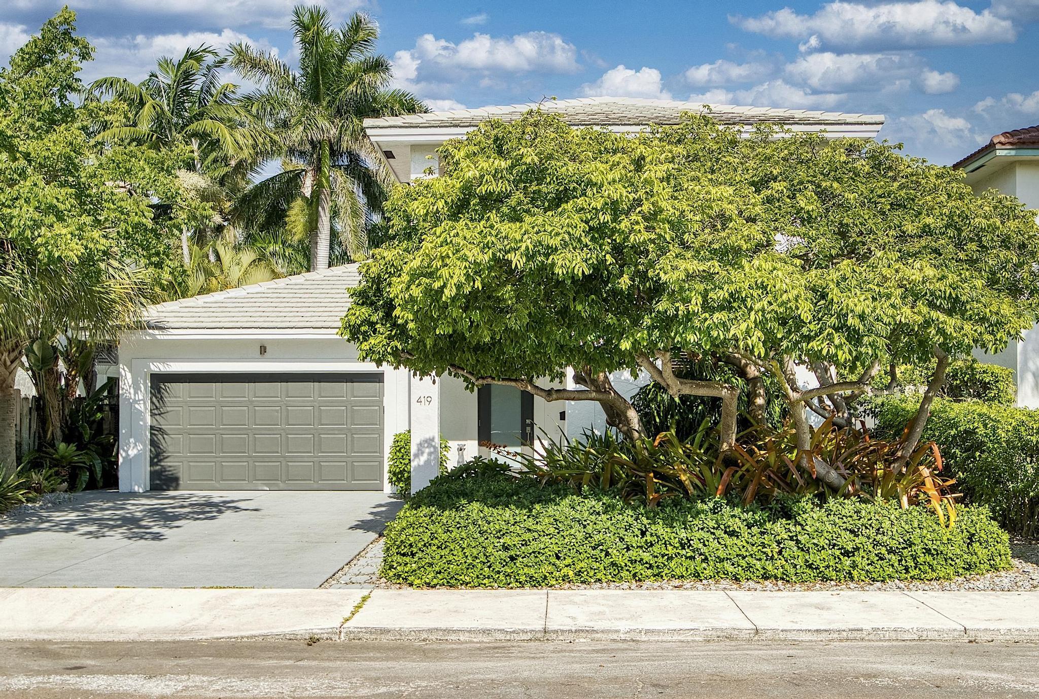 419 N Lakeside Drive