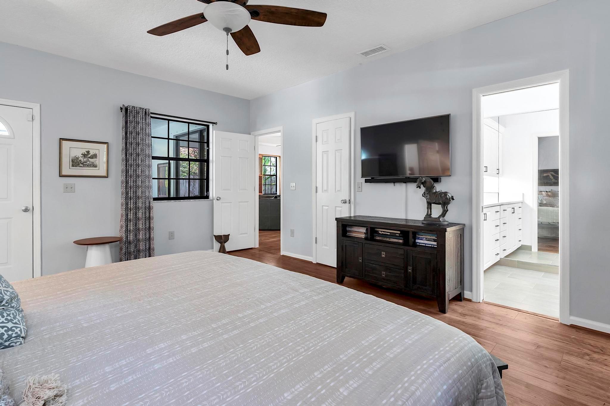 419 N Lakeside Drive