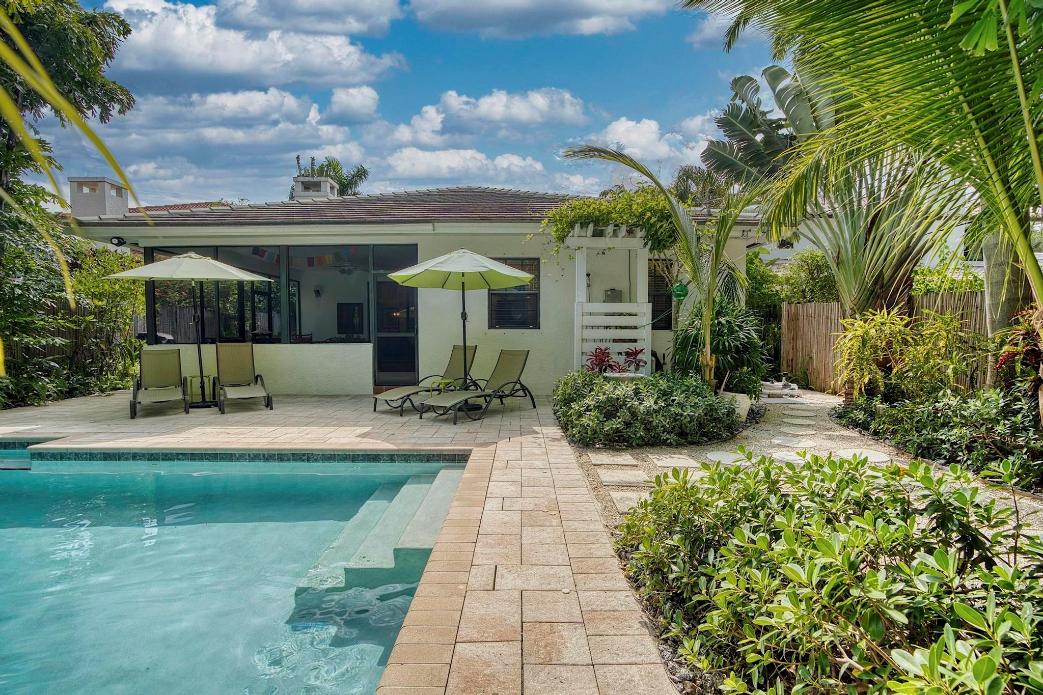 419 N Lakeside Drive