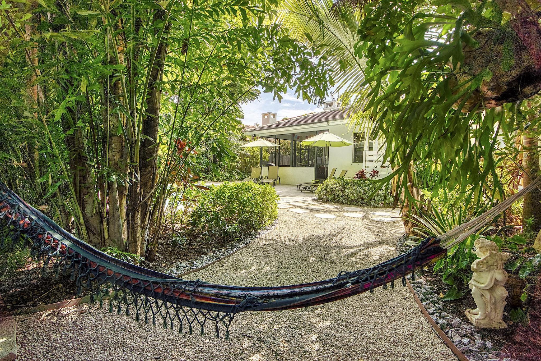 419 N Lakeside Drive