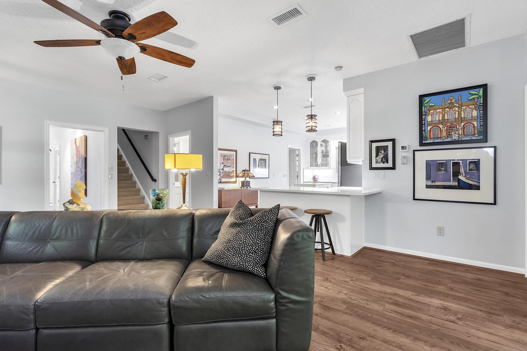 419 N Lakeside Drive