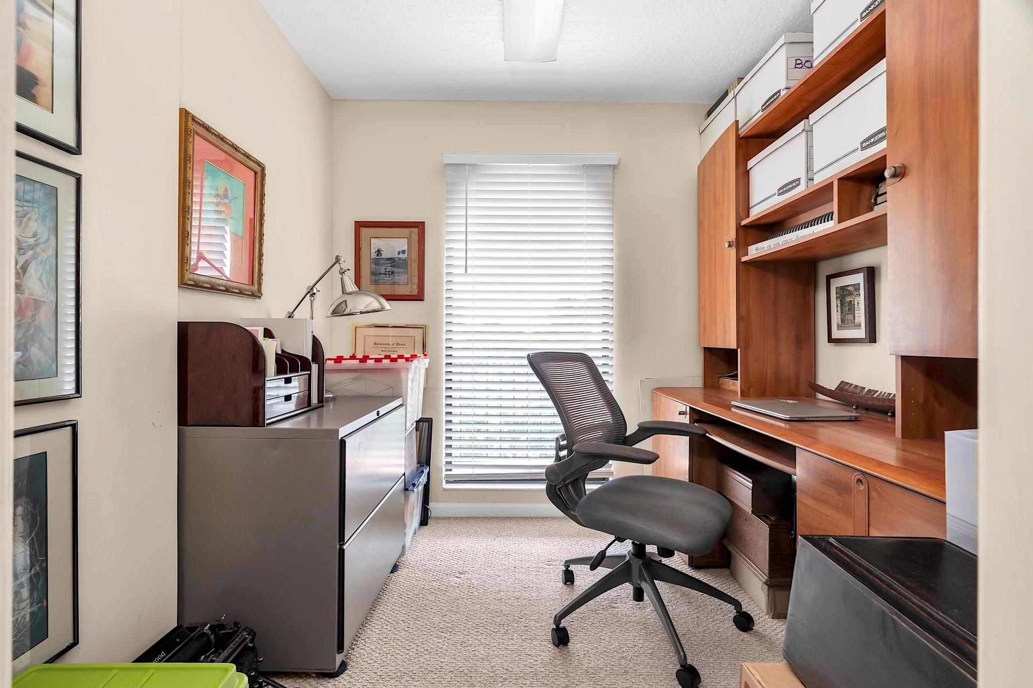 419 N Lakeside Drive