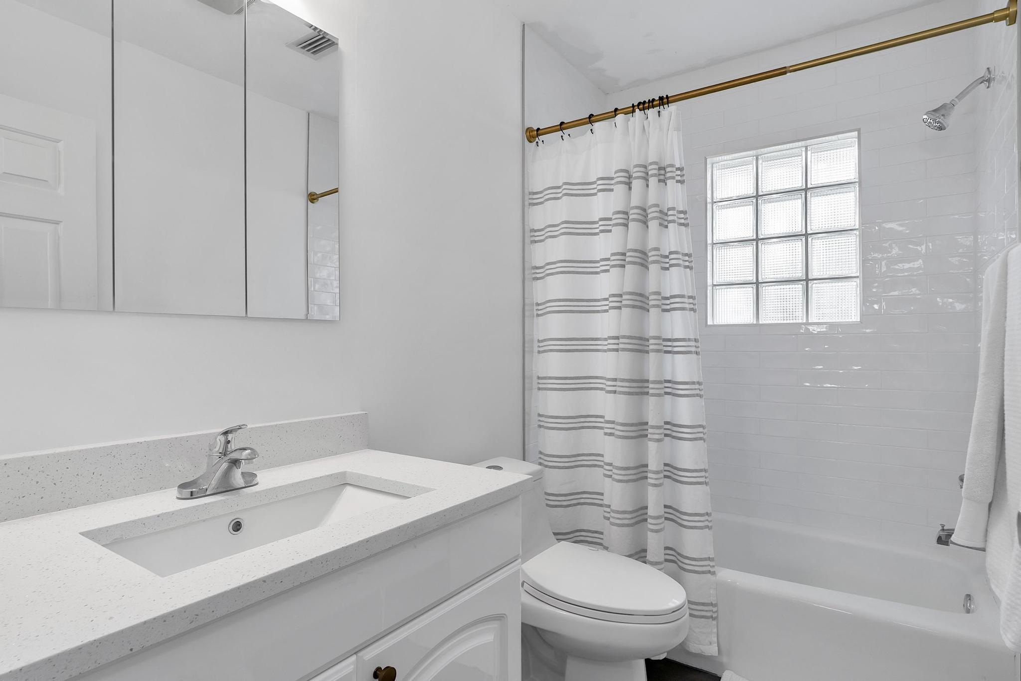 419 N Lakeside Drive