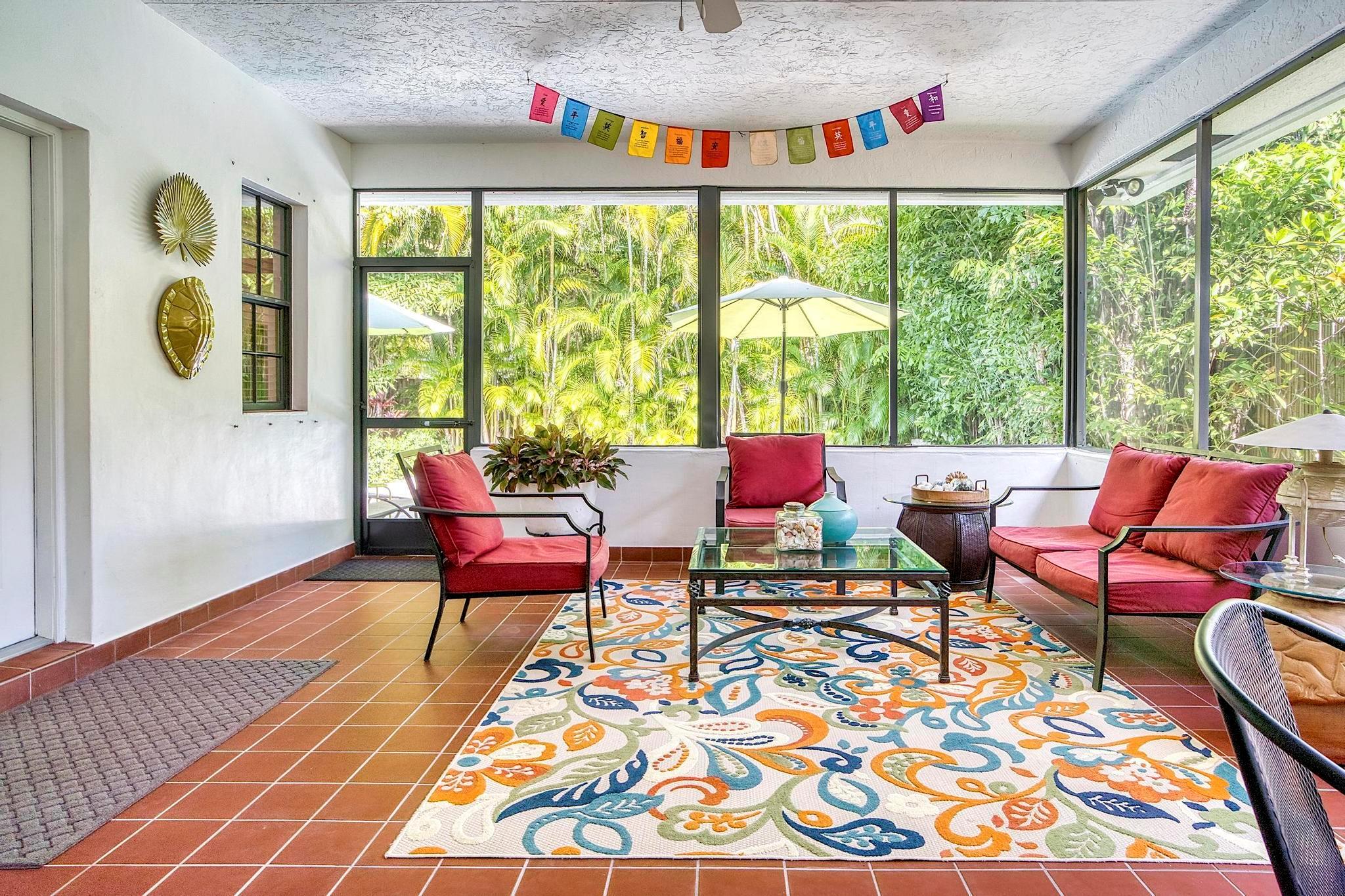 419 N Lakeside Drive