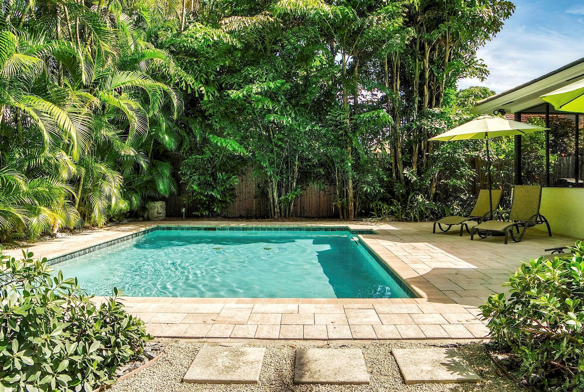 419 N Lakeside Drive