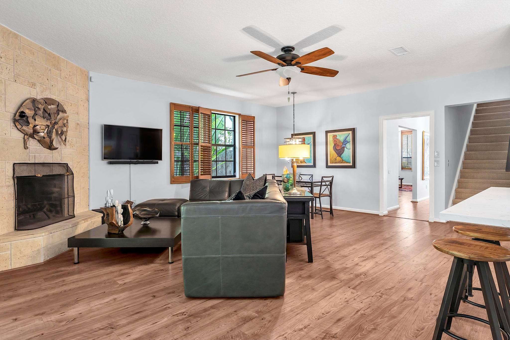 419 N Lakeside Drive