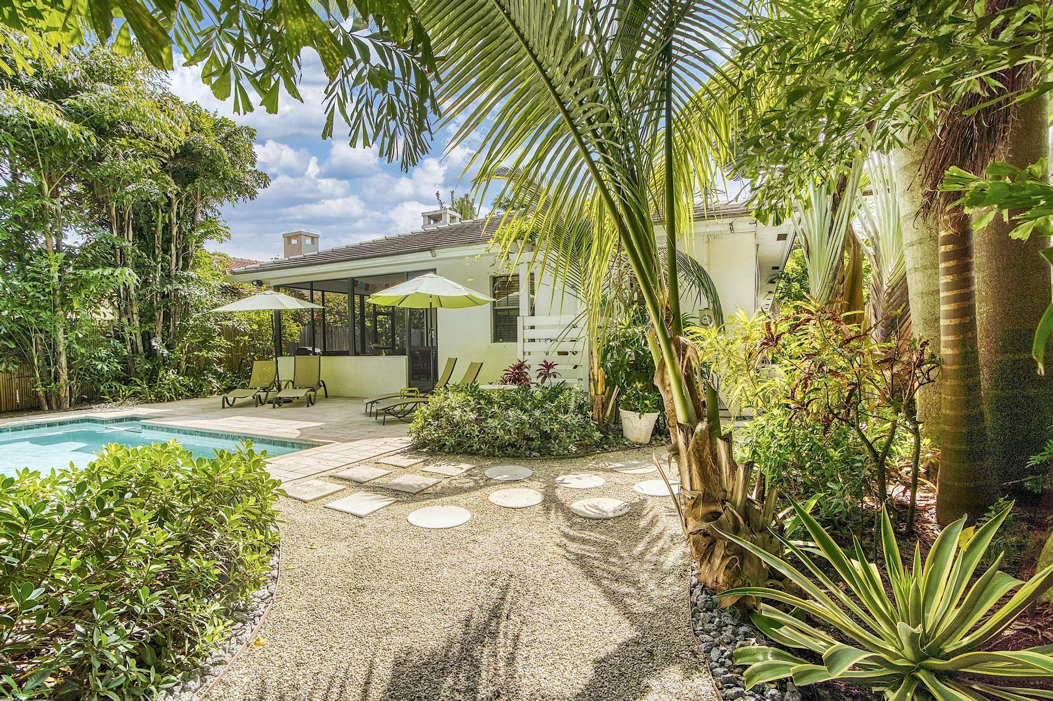 419 N Lakeside Drive