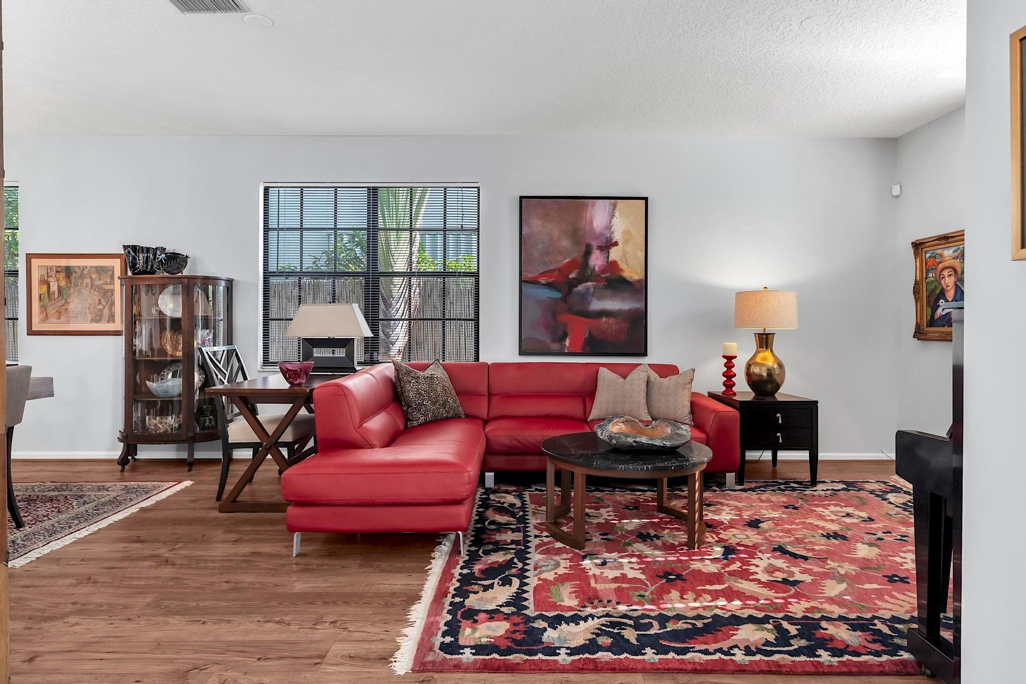 419 N Lakeside Drive