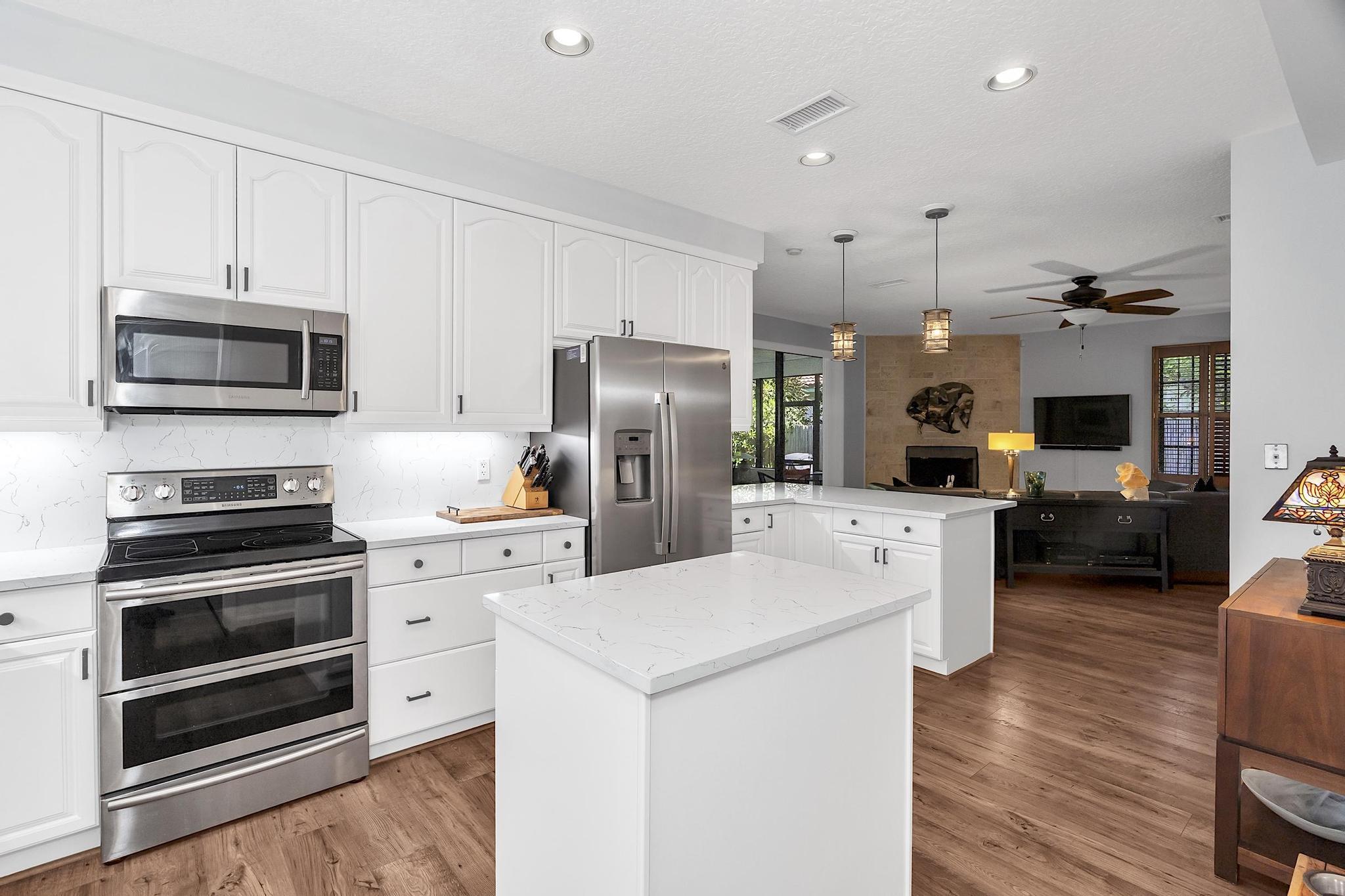 419 N Lakeside Drive