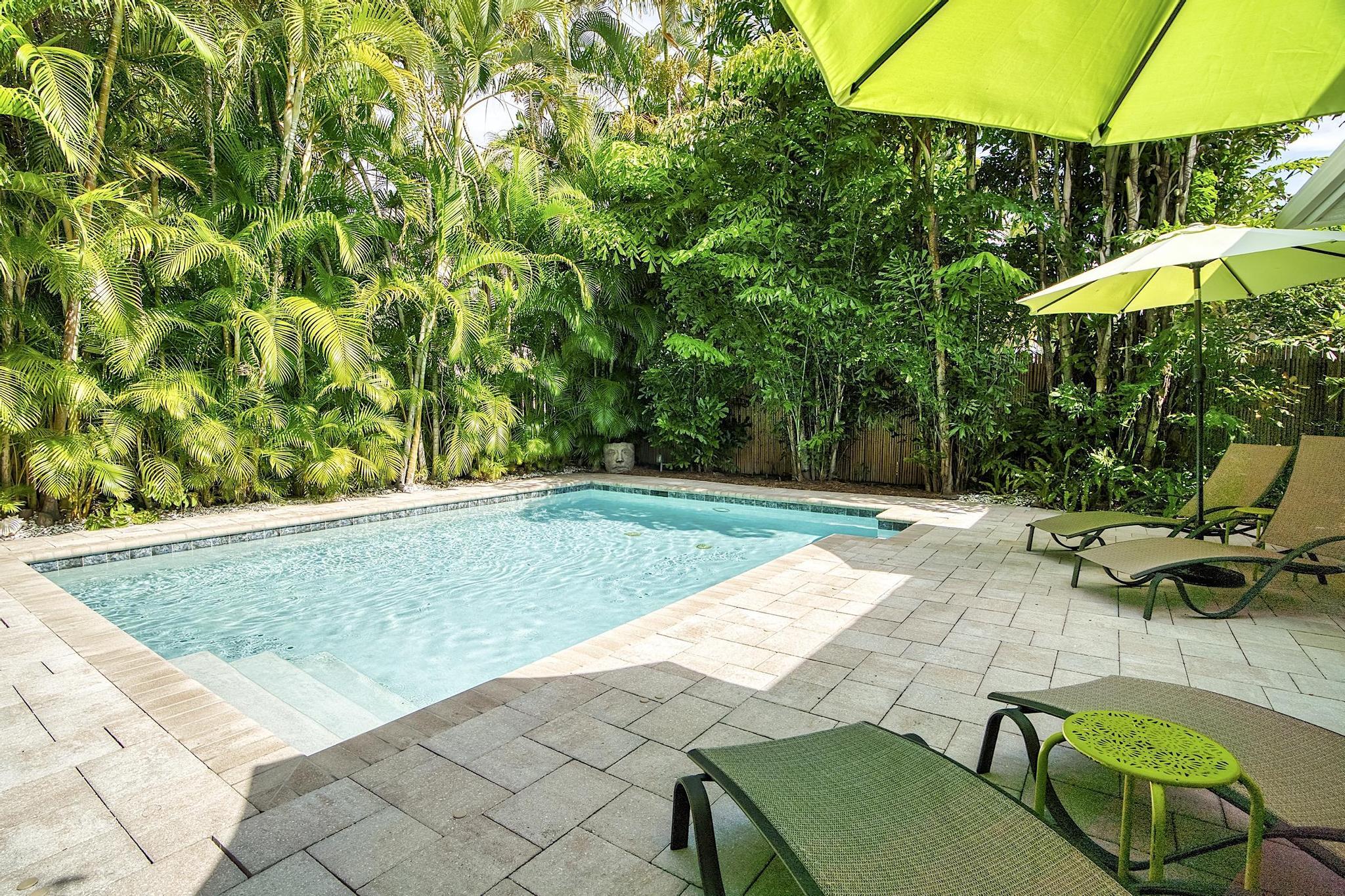 419 N Lakeside Drive