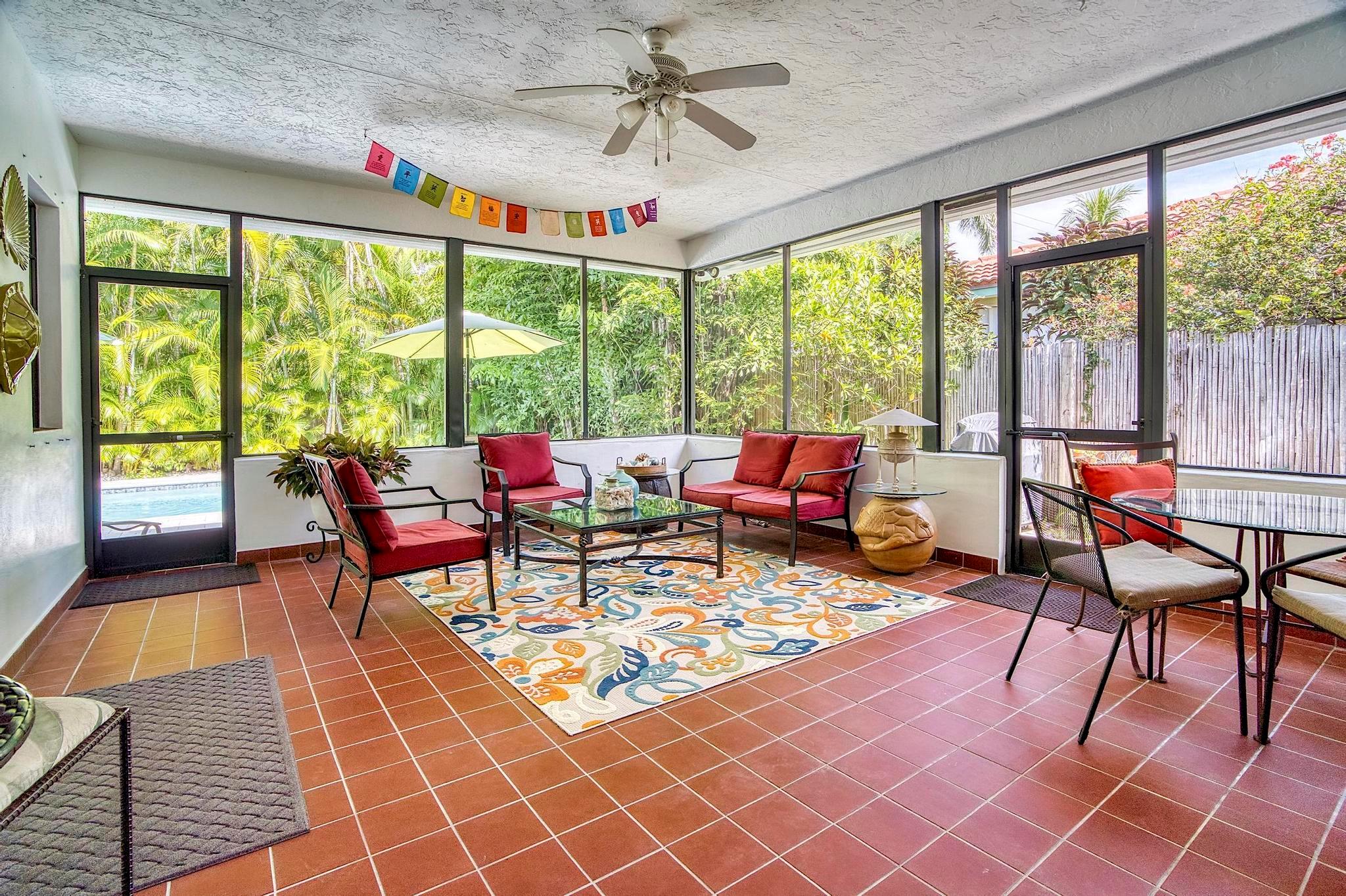 419 N Lakeside Drive