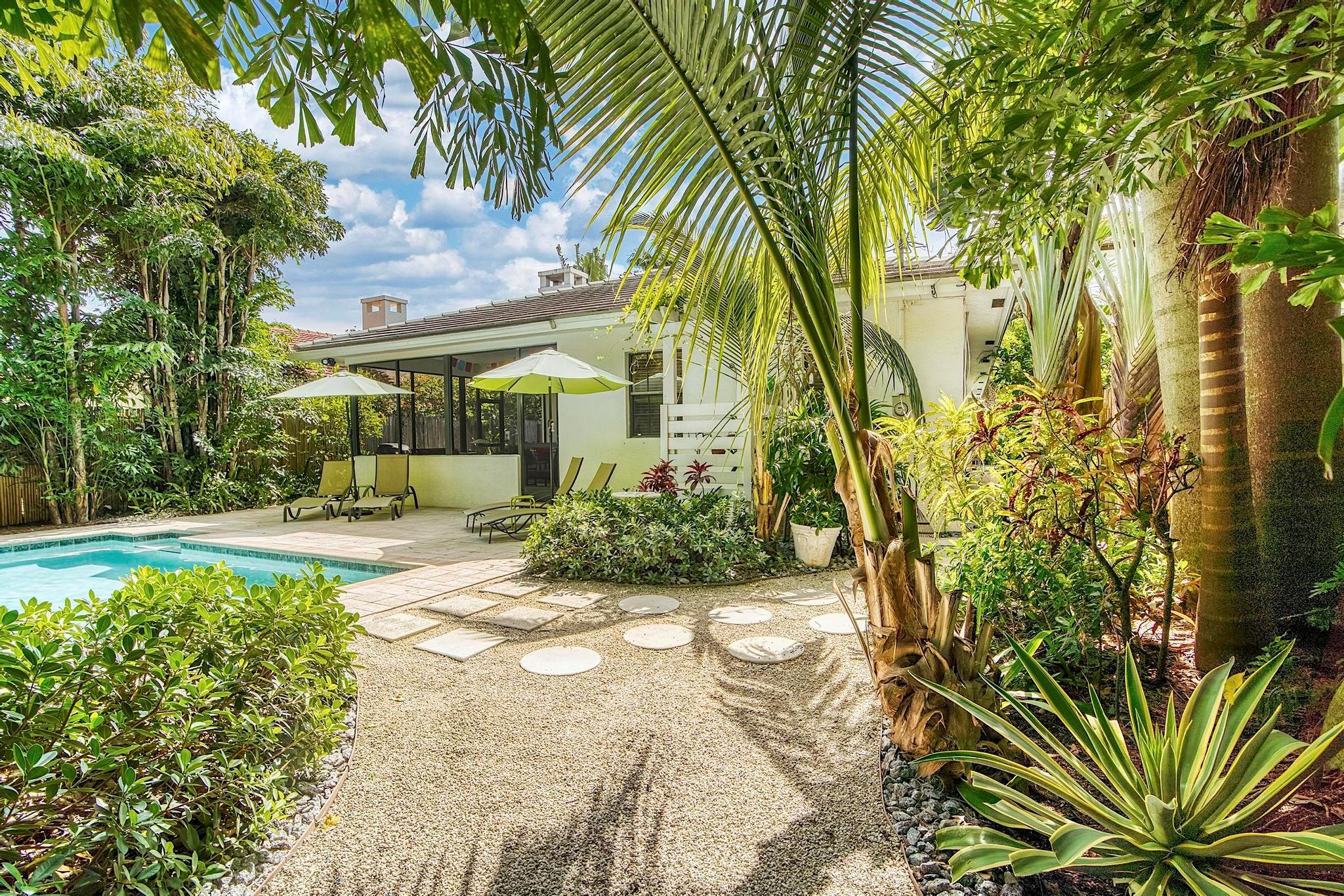 419 N Lakeside Drive