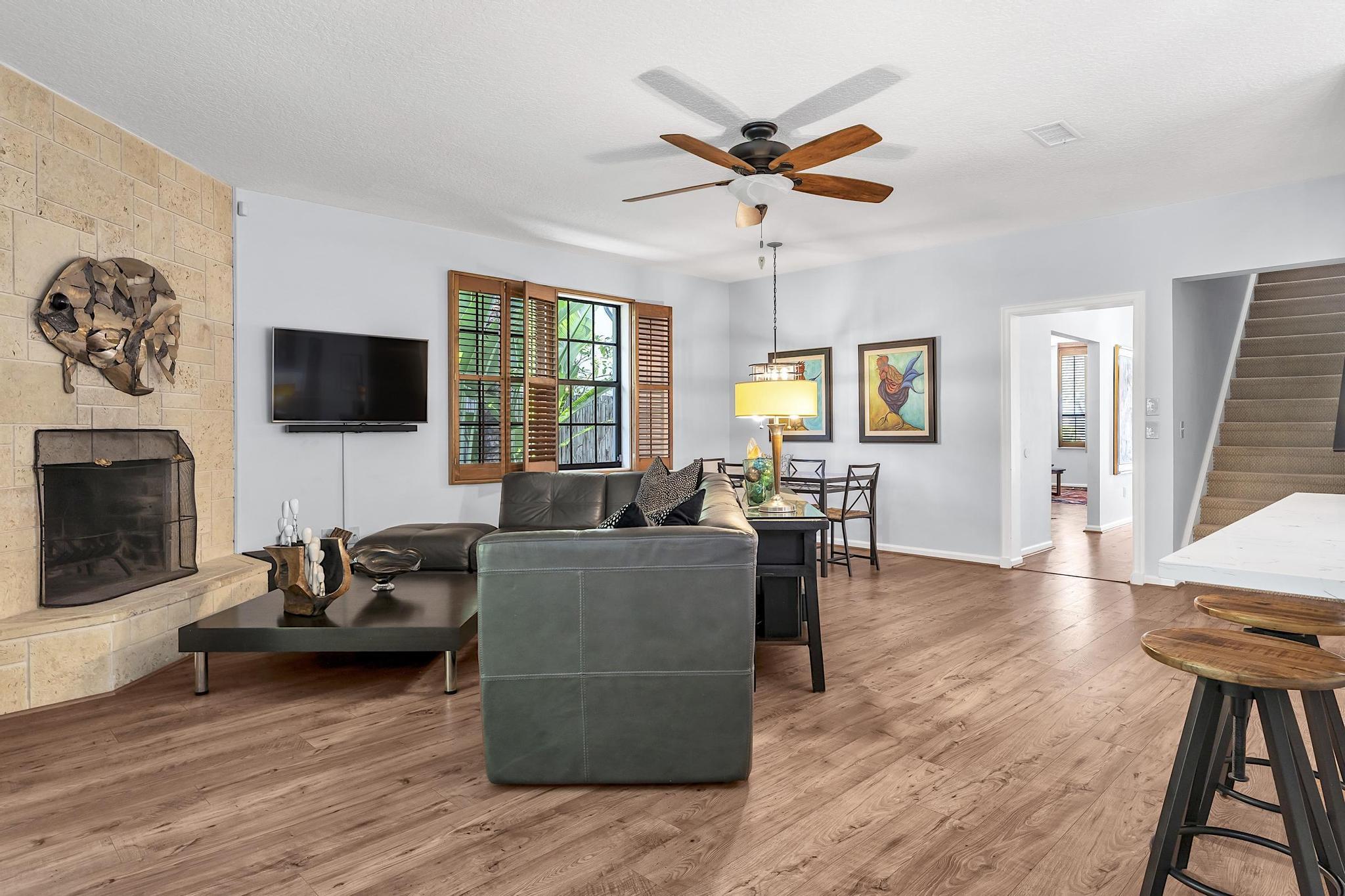 419 N Lakeside Drive