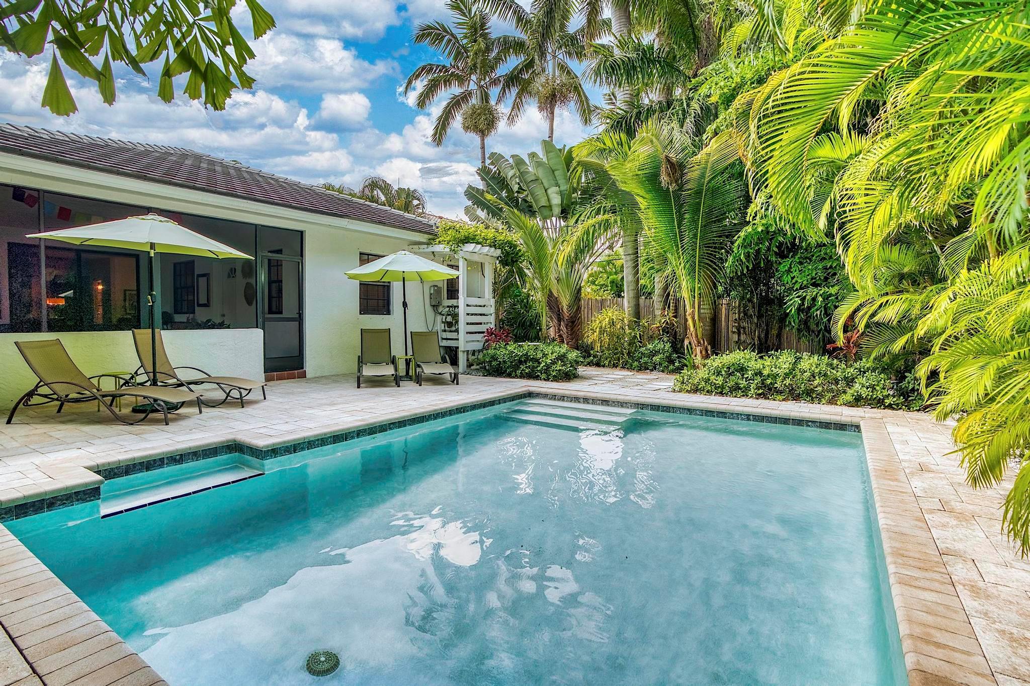 419 N Lakeside Drive