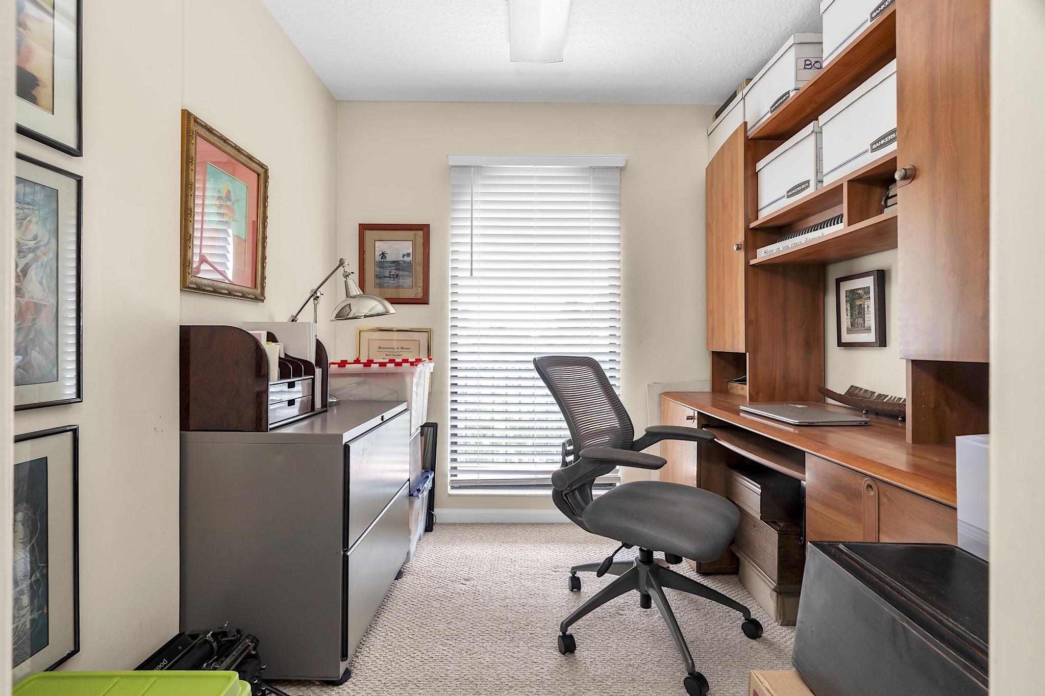 419 N Lakeside Drive