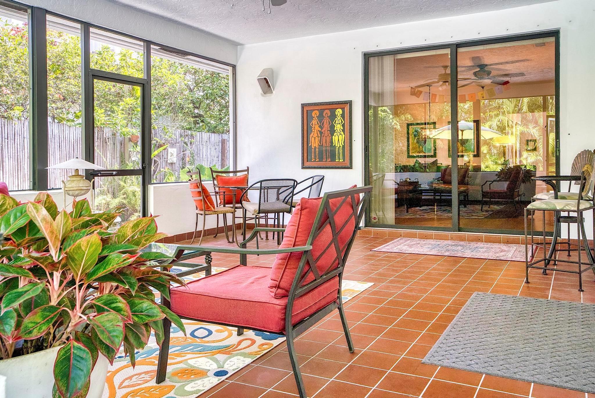 419 N Lakeside Drive