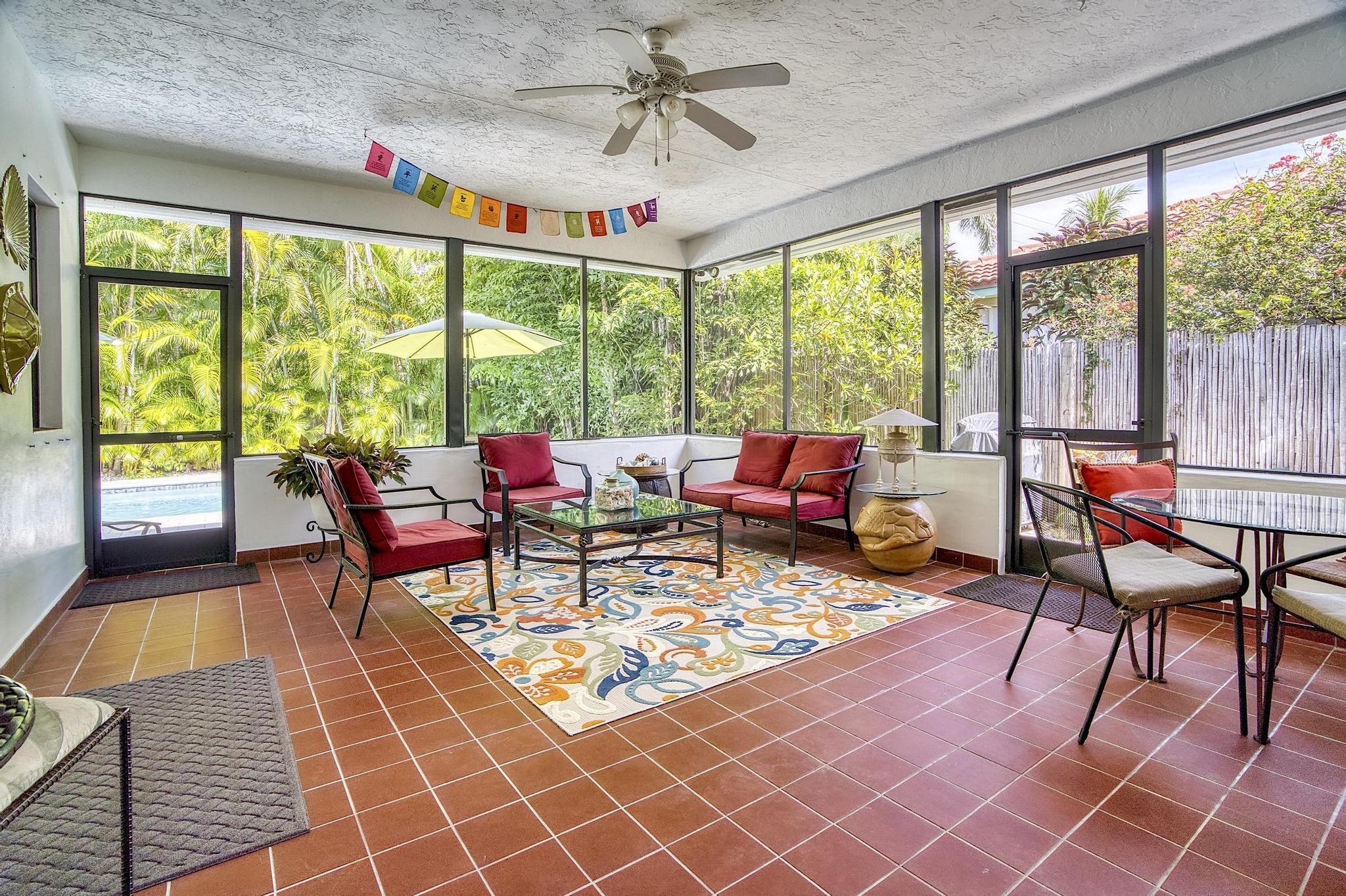 419 N Lakeside Drive