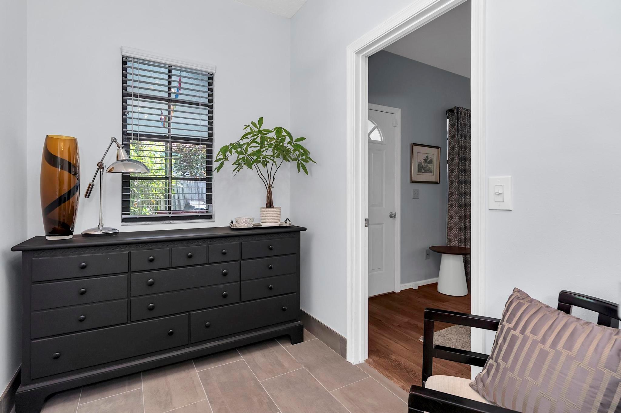 419 N Lakeside Drive