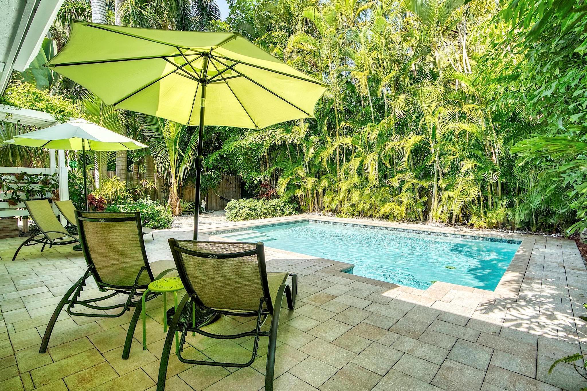 419 N Lakeside Drive