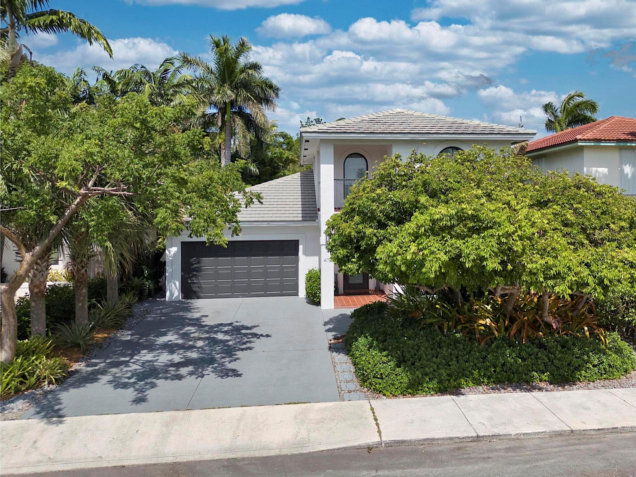 419 N Lakeside Drive