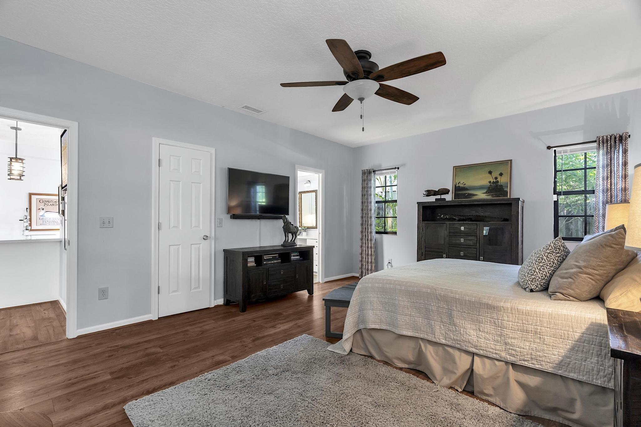 419 N Lakeside Drive