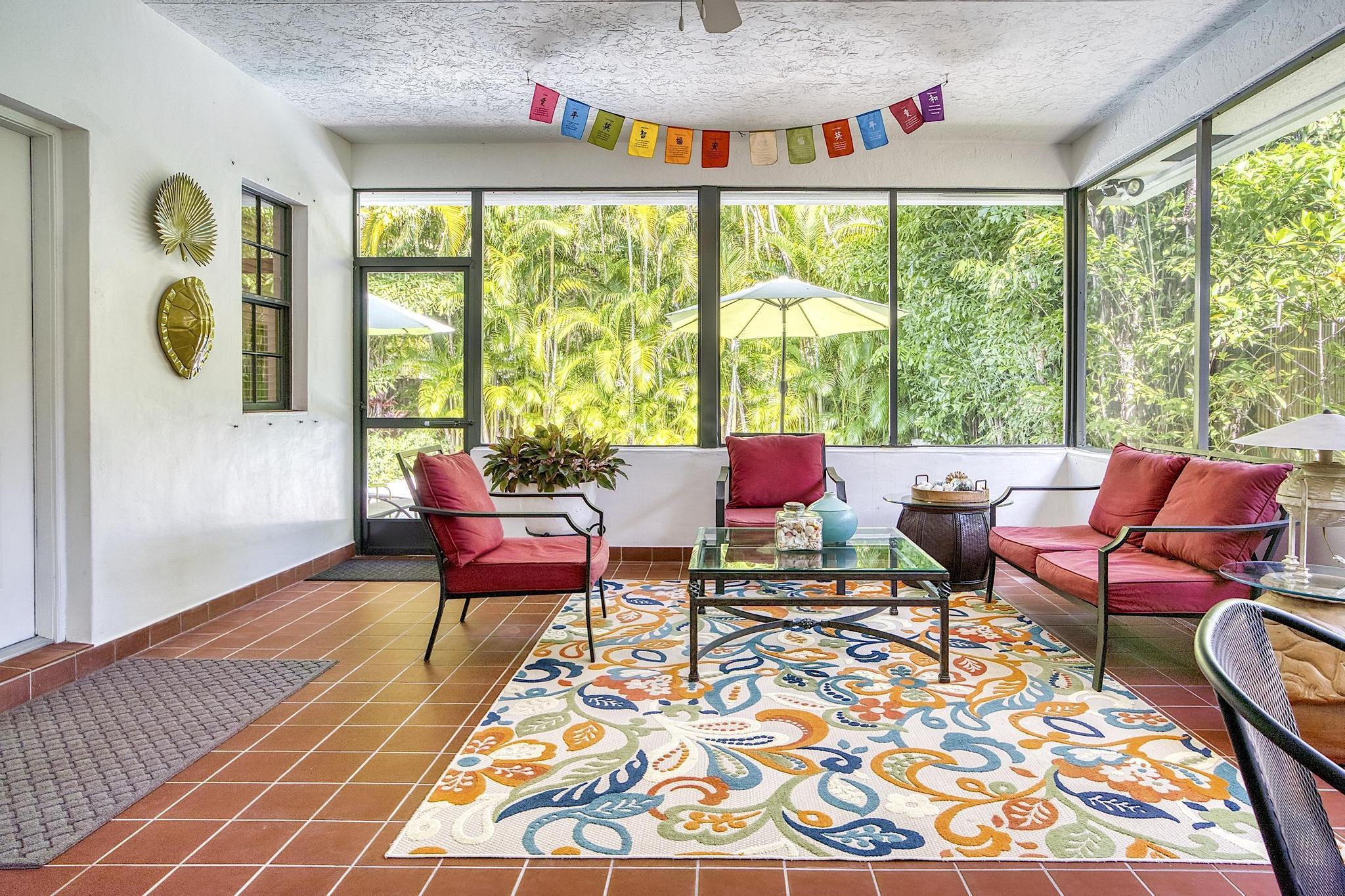 419 N Lakeside Drive