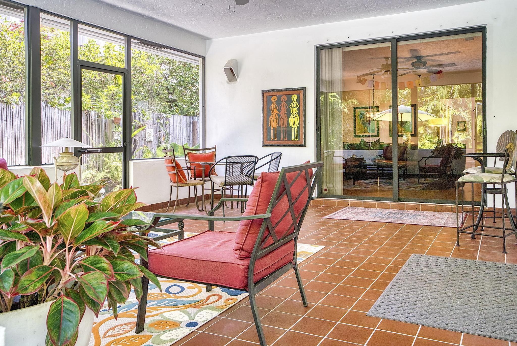 419 N Lakeside Drive