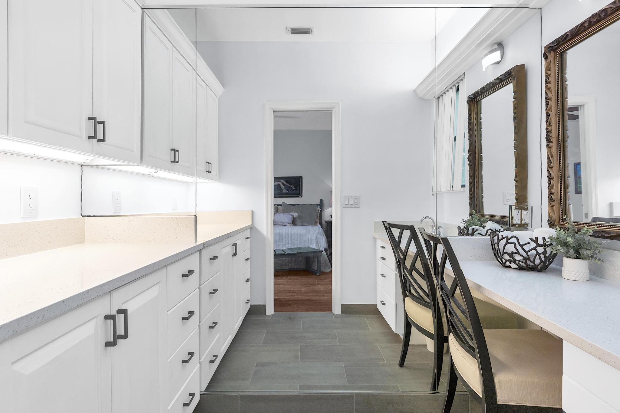 419 N Lakeside Drive